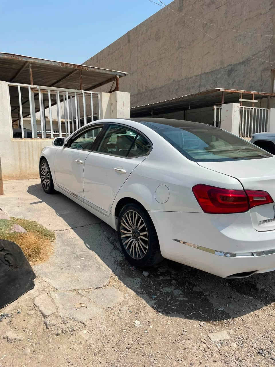 سعر مناسب كادنزا 2011 خليجي 1/1 صبغ جاملغ خلفي جهة السايق  صبغ جاملغ خلفي جزء جهة اليمين وجاملغ جه السايق  بدون ضربه شرط بدون دواخل سنويه بسمي لل31  مكينه كير صدر تبريد تايرات كامله السعر 87 وبيها مجال بسيط 
مكاني سامراء ***********.
