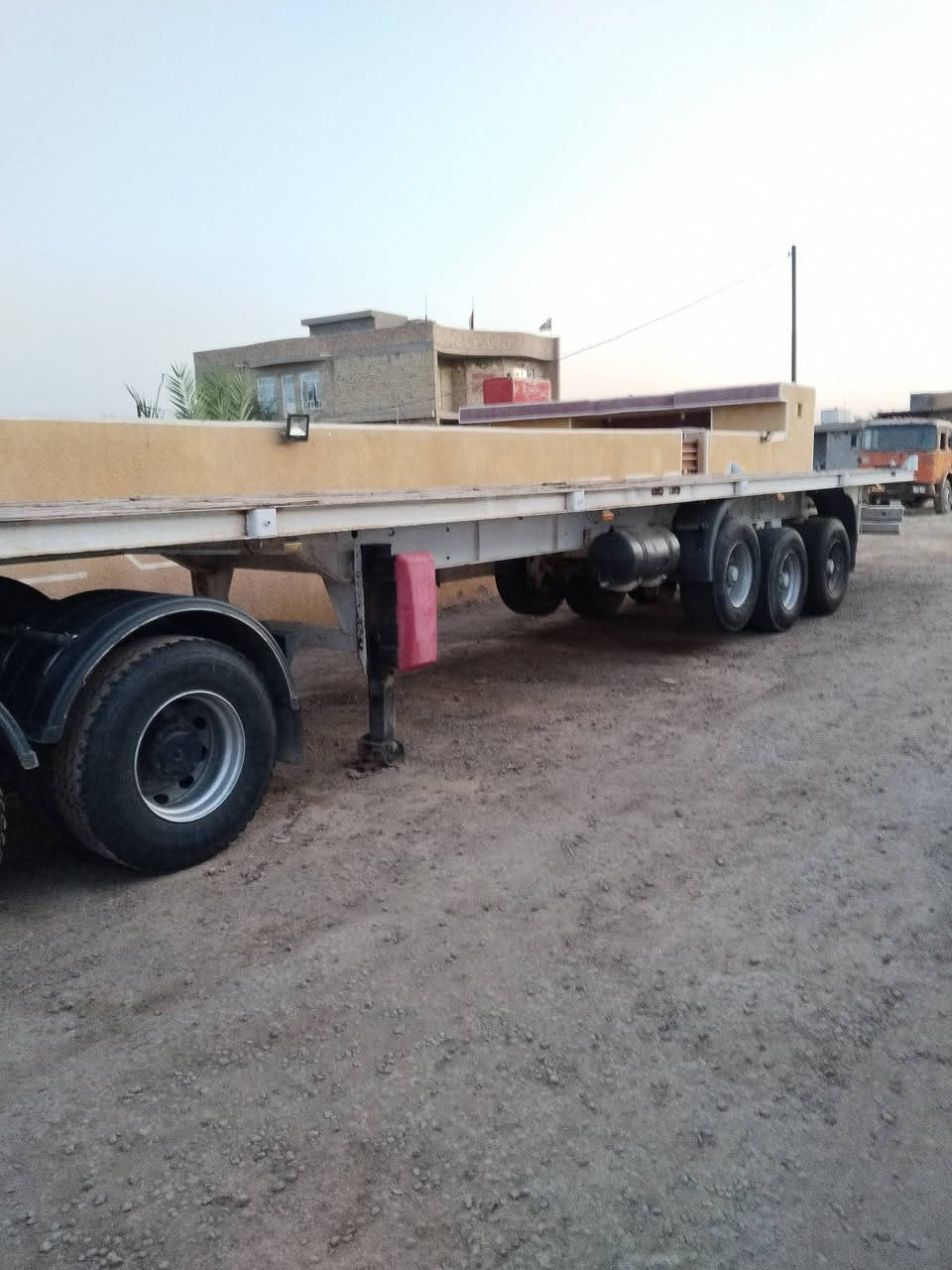 عربانة مكنيسان طول 13٫60 دناكير عدد 3 جوبلس واحد رفاع عربانه جديده كلش مكفوله كفاله عامه عربانه بوضع شركه كل اغراضه على بلاد ( ملاحظة عربانة مربوطة رقم اربيل شرط فصخ وربط هزه مرور جديده  سنويه بسمي جديده  هاتف ***********  / ***********  مكان سكن بغداد )
