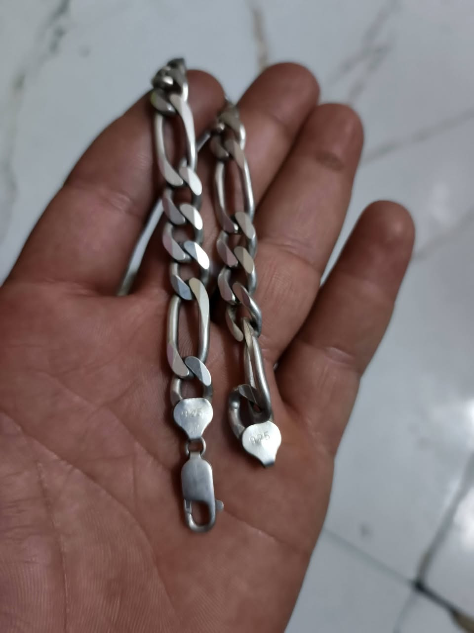 تقريبا ٣٠ غرام قفله ١٠٠ جديد مملبوس مكاني بغداد جديده ‏‪***********‬‏
