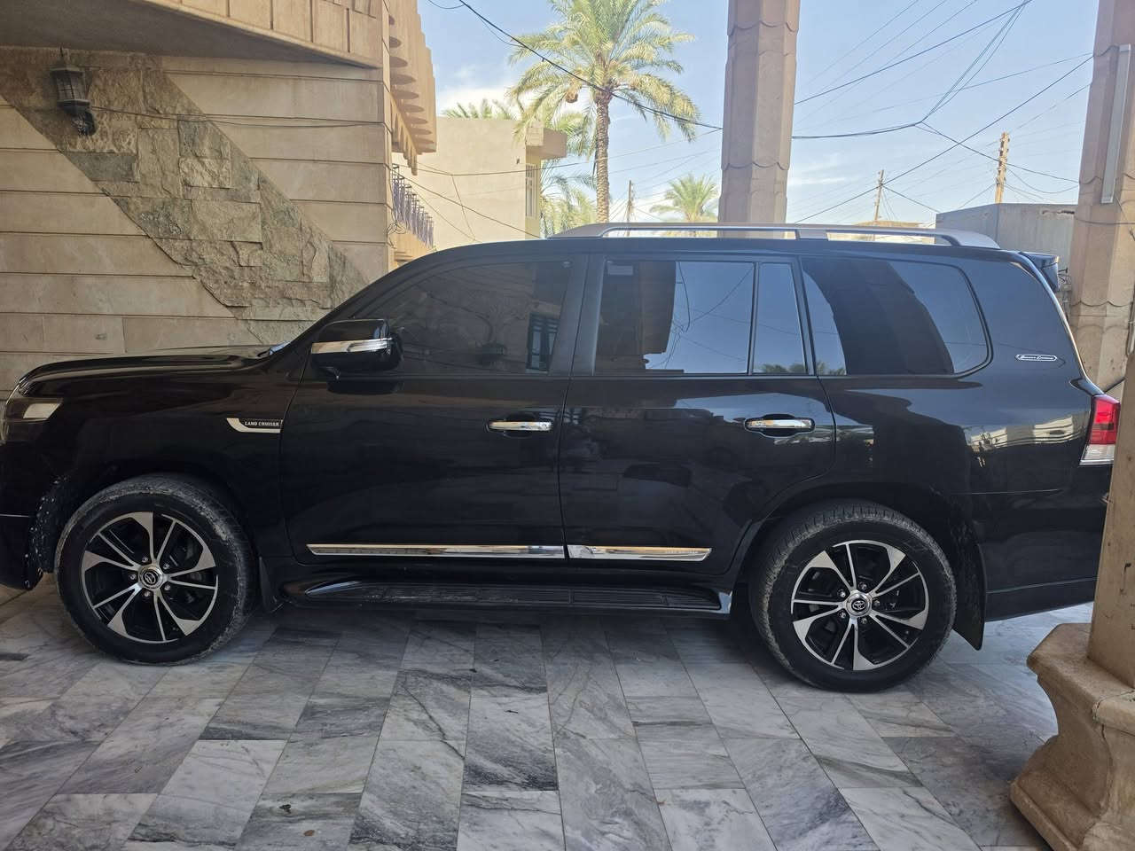 السلام عليكم
لاندكروز (GXR  ( V6    شركات 
موديل 2019  
ممشة السيارة 231 الف كيلو متر 
المواصفات 
كشانة مخمل 
فتحة سقف 
2 اير باك 
2 بصمة 
دبل ماوس 
لايت زينون زركات لايت 
شاشات خلفية 
كامرة خلفية + حساسات خلفي امامي 
شاحن واير ليس 
بصمتين من الشركة للتشغيل 
تحكم ستيرن فاليوم +كروز 
مري شفط وتحكم
تحكم  لايت سنسور + زراكات 
محرك (مفتوح معمر جديد كله اصلي قبل شهرين ) 
( من اكلك محرك مفتوح يعني معمر =فتح براغي بنيد ) 
تخم تاير جديد دلوب ياباني 
حدايدية صدر وكير مكفول وبلادي 
داخل السيارة الغرفة نظيفة جدا 
السيارة مكفولة من صبغ وضربة 
ماعدا مكانين بارد زغار +  كم رصعة وشخوط بسيطة يرادلها بولش فقط 
السيارة سنوية جديدة 
رقم شبه مميز + كتاب تضليل سنوي من مرور اربيل باقي بي 10 اشهر ويجدد سنويا 
سيارة حلوة وجاهزة ودينار متصرف عليها .... 
السعر 
42500 $ الف دولار وبي مجال بسيط جدا 
يعني 425 & ورقة
,مكان السيارة _ صلاح الدين _ سامراء
التواصل واتس او اتصال ... ***********

