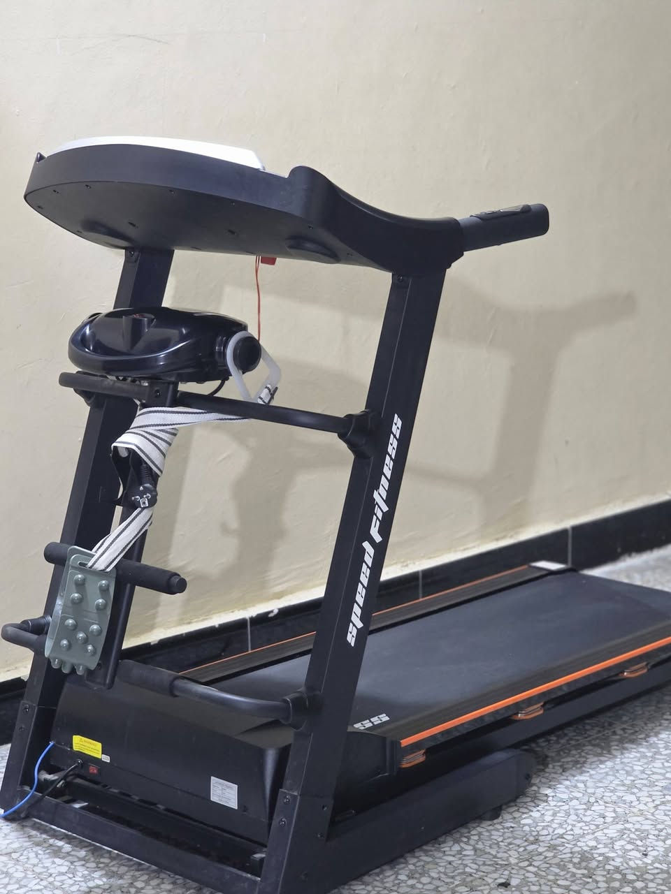 السلام عليكم (للبيع)
جهاز جري ماركة (Speed Fitness) جهاز نظيف جدا واستعمال قليل جدا
العنوان : الديوانية ام الخيل
للتواصل والاستفسار على الخاص او على الرقم التالي : ***********
