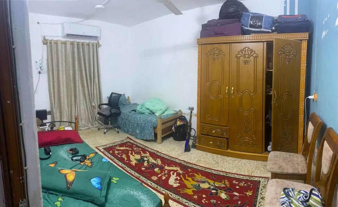 بيت للبيع بسومر حي المعلمين نهاية نزله المرور بناء نضيف مساحه 220 متر السعر 185 قفل للأستفسار *********** صالح سمير البدري للعقار

