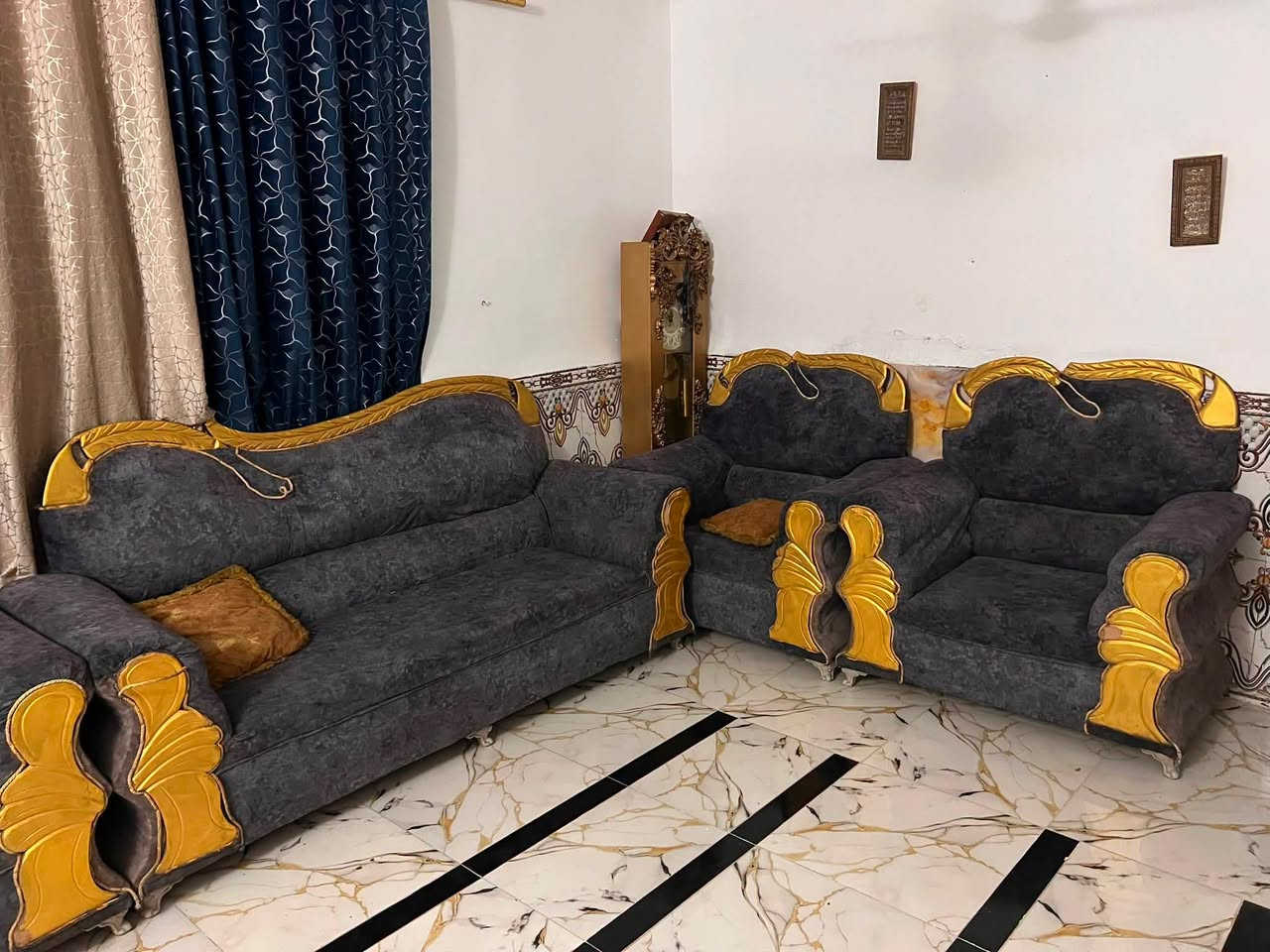 تخم 10 مقاعد سعر 200 /***********/***********
