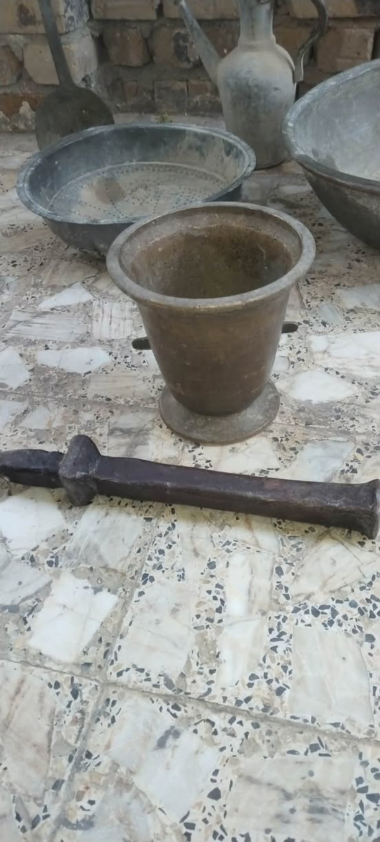 السلام عليكم ،انتيكات للبيع ،الهاون ارتفاع 30cm , العنوان بابل رقم الهاتف للاستفسار ***********
