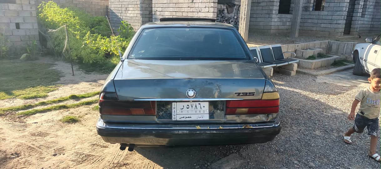 سلام عليكم 
بي ام 735 كير ومحرك شرط وصدر نضيف ترايها حلو 
مشروع وطني شرط التحويل سعر 35 وترهم مراوس شعندك نزل 
*********** واتساب
