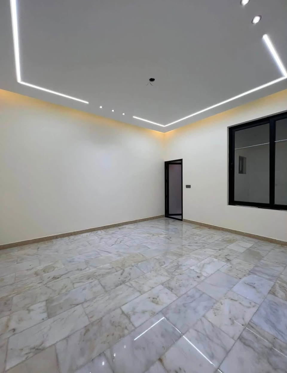 � نقداً أو بالقسط المريح
📐 كشف وقياس وتصميم حسب المساحة
🏗️ تنفيذ بإشراف ومتابعة من البداية إلى  التسليم .

� لا تأجل ديكور بيتك بسبب المبلغ!
💳 نفذ ديكورك الآن بنظام القسط المريح وبأسعار مناسبة، وخلّي بيتك يطلع بالشكل اللي تتمناه.

نقدم لكم خدمات الديكورات الداخلية:
▪️ ديكورات جبس بورد
▪️ أسقف وجدران ديكورية
▪️ صالات ومجالس
▪️ غرف نوم
▪️ مداخل وواجهات داخلية
▪️ بدائل الخشب والرخام
▪️ إضاءة مخفية وسبوت لايت
▪️ ورق جدران وأصباغ
▪️ تنفيذ حسب التصميم والطلب

       *********** 📞   للأستفسار
