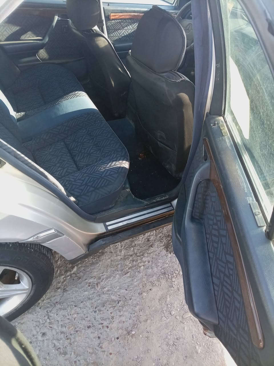 مارسيدس c320 كفاله ضربه وصبغ مديل ٩٥ مكينه خراطيم جديده كير جديد حداديه جديده كهربائيات جديده تخم تاير جديد غرفه نظيفه سيارة كلها بلاديه رقم بغداد مشروع وطني للبيع او المراوس السعر ٥٥ وبيها مجال ***********
