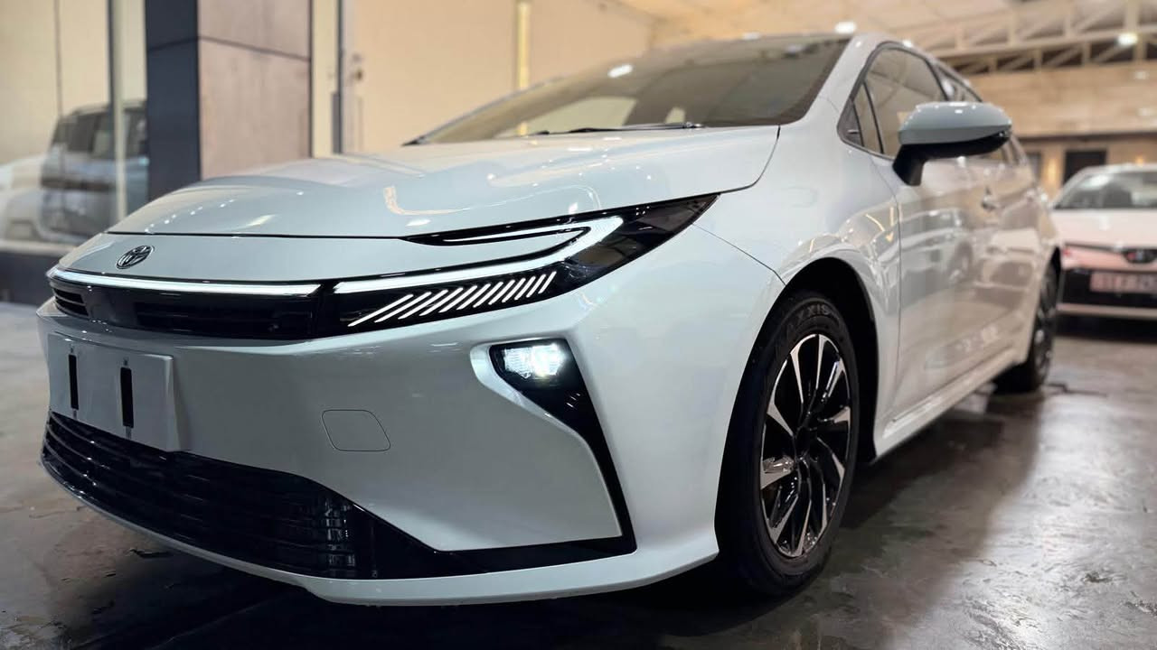 🚘 Toyota Corolla 2026 | Hybrid

مهما يتغير شكلها وتختلف الأجيال… الكورولا تبقى رقم واحد بالاعتمادية 🔥
وهسه Corolla 2026 Hybrid وصلت يم شركة طريق الجوهرة بمواصفات مرتبة وسعر مميز.

✨ أبرز المواصفات:
☑ موديل 2026 هايبرد
☑فتحة سقف
LED نهاري ☑
☑ عدسات زينون
☑ ويل كروم قياس 16
☑ إشارات بالمرايا
☑ دخول ذكي
☑ شاشة وسطية كبيرة
☑ إنارة داخلية
☑ تحكمات ستيرن
☑ أوامر صوتية
☑ Auto Hold
☑ سايد بريك كهربائي
☑ بصمة تشغيل
☑ كرسي كهربائي
☑ قطعتا تكييف خلفية
☑ ملحقات السيارة كاملة
☑ LED خلفي متصل
☑ حساسات خلفية
☑ كاميرا خلفية

💰 السعر: 000000 دينار فقط
🔥 صافي بدون دلالية

📍 بغداد معارض البياع الشارع الثالث
📞 للاستفسار ***********
*********** 
‏***********

#Toyota #Corolla
