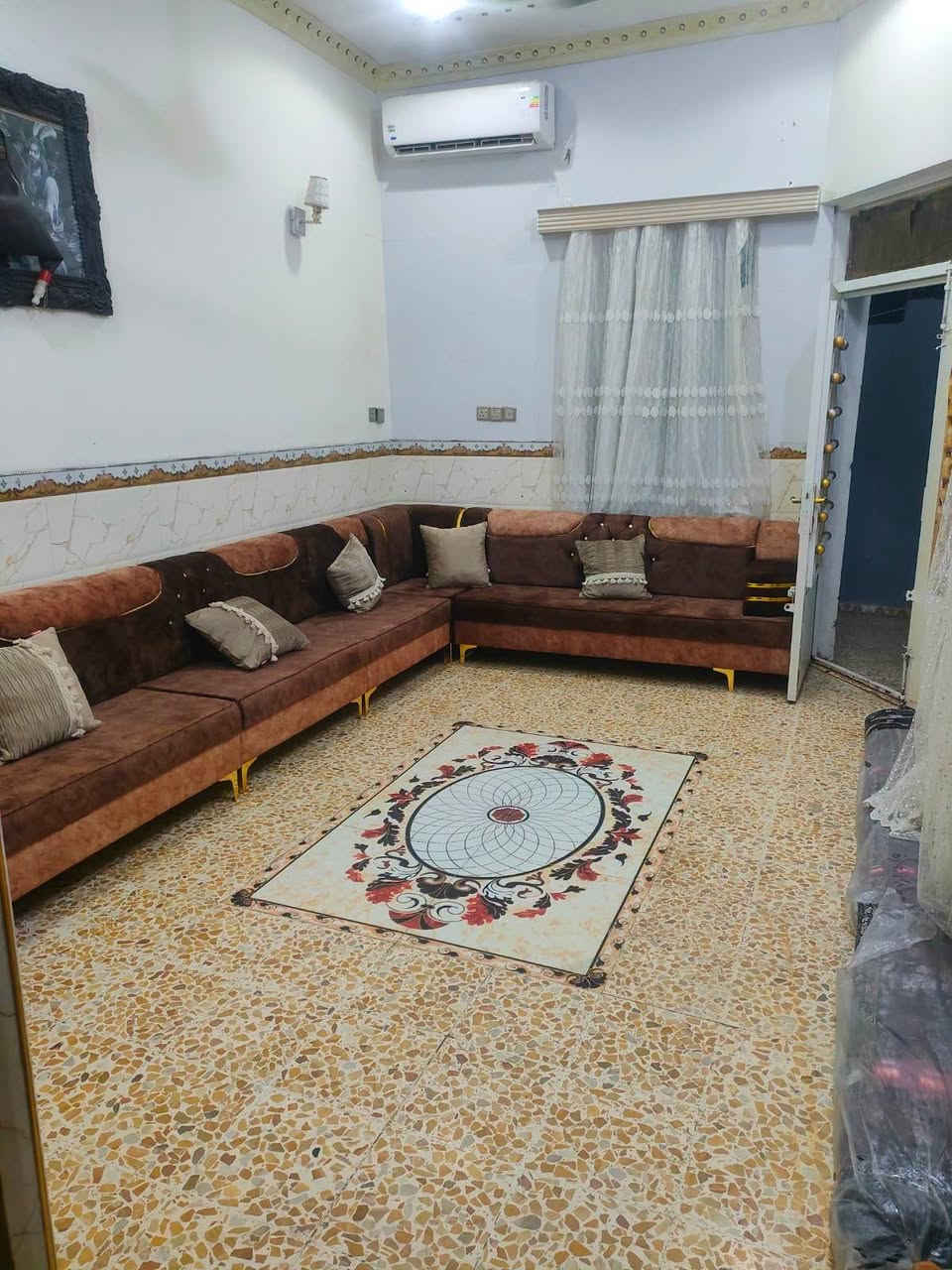 بيت 100 م للبيع كونكريت  موقع حي الغدير قرب أسواق الرحمه على ساحه السعر 85 وبي مجال قليل للعلم ساحب عليه سلفه للأتصال ***********

#مكلف بنشر

