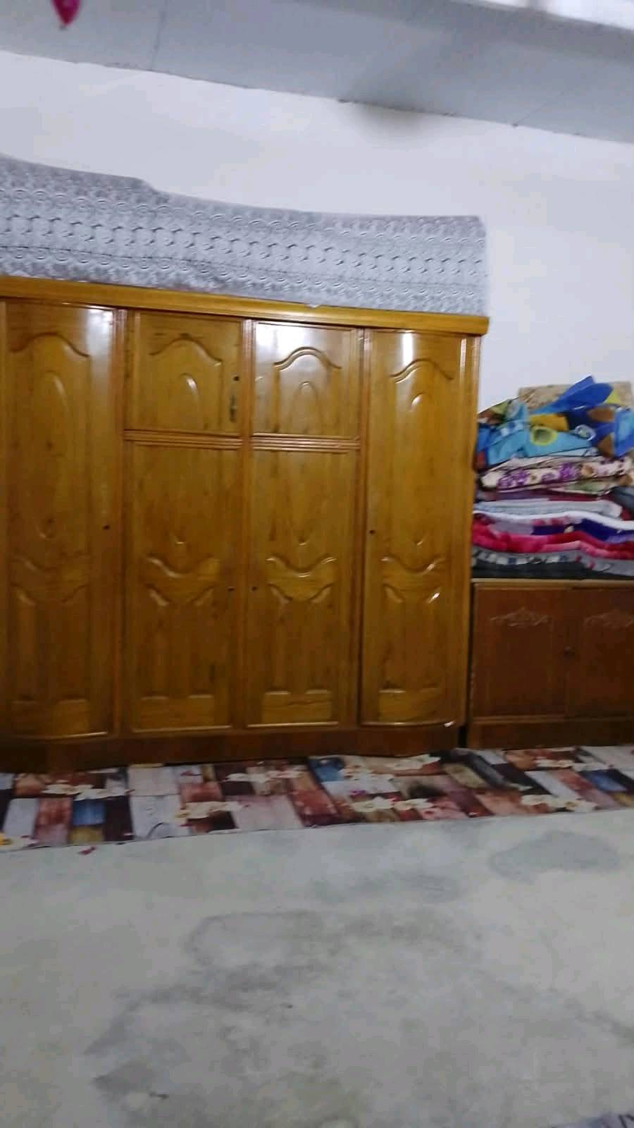 سلام عليكم بيت للبيع مكان.. حي دجله بشارع ماعرض مجوهرات مال حي النصر... البيت سندويش...  البيت كامل بس عوزه ترميم خارج وبسيط.... البيت يعتوي على ماي خطين  وكهرباء خط وبي خط مال انترنيت... مستعجل على بيعته سعر البيت 29 وبي مجال بسيط...   رقم الهاتف *********** بي وتساب بس وبل  فيس متواجد هم.