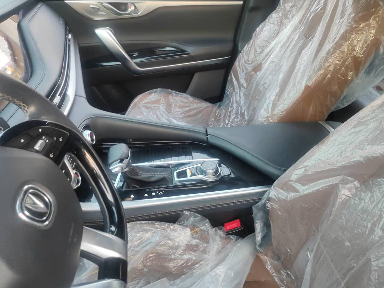 سيارة شانجان  cs95موديل 23 رقم بغداد مميز سنوية وهزة جديد
سيارة رياضية متعددة الاستخدامات

عائلية كبيرة الحجم 7راكب 3صفوف 

دواسة كهربائية

نضام دفع رباعي AWD

ودفع امامي 

سعة الخزان 74لتر

بانوراما كامل اضائة امامي خلفي بتقنية LED

امكانية طي المقاعد الصف والثالث لزيادة مساحة التخزين 

مقاعد جلدية كاملة شاشة لمس ونضام صوتي فاخر 

خاصية المساج في المقاعد الامامية ونضام تكيف هواء اوتوماتيك مع فتحات تهوية للمقاعد الخلفية ونضام كاميرات محيطية 

مع خاصية التسجيل الرباعي 

نضام تثبيت السرعه Acc

لاستشعار الحركة والمركبات الامامية

نضام التحذير من الاصطدام الامامي والفرامل الطارئة الذكية وسائد هوائية متكاملة امامية وجانبية وستائرية نضام الثبات الاكتؤوني للمساعدة في الهبوط والصعود على المنحدرات  ومقاعد جلدية تحكم كهربائي وخزن ذاكرة 

شاحن لاسلكي ونضام تشغيل عن بعد ونضام خرائط وتوصيل الهاتف الذكي نضام التحذير من مغادرة المسار ونضام مراقبة الاطارات  وجنطة كهربائي مع خاصية الفتح بالقدم 

السعر 225$

وبيه محال قليل 

مكان السيارة كربلاء 

للاستفسار ***********

***********
