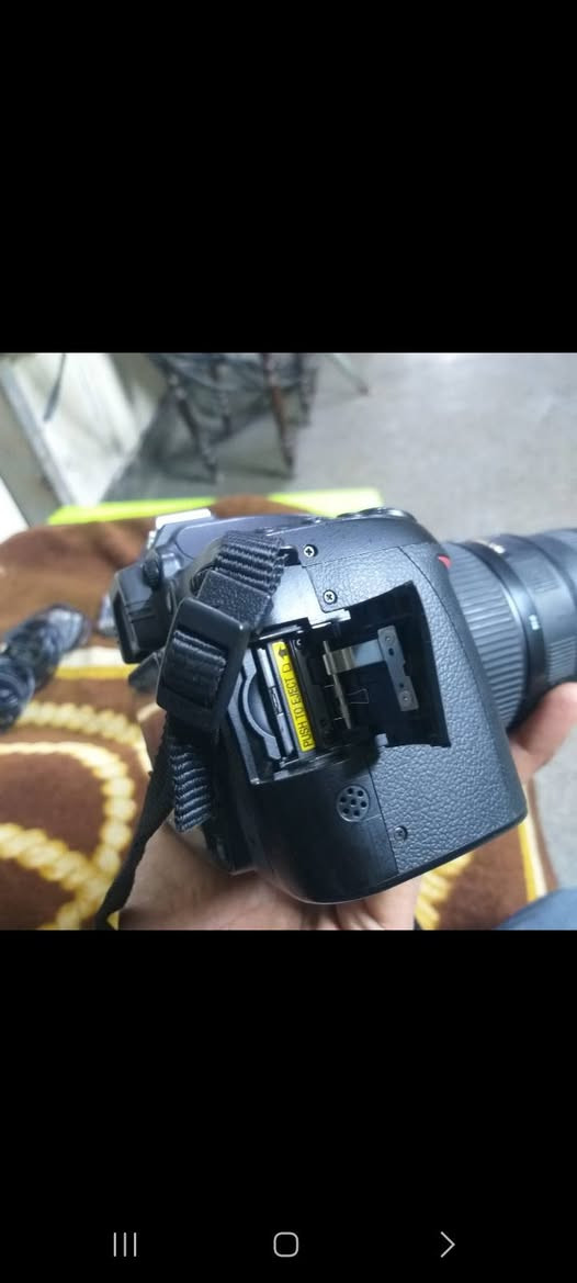 نيكون D90 • نضيفة • مشكلة الشيتر