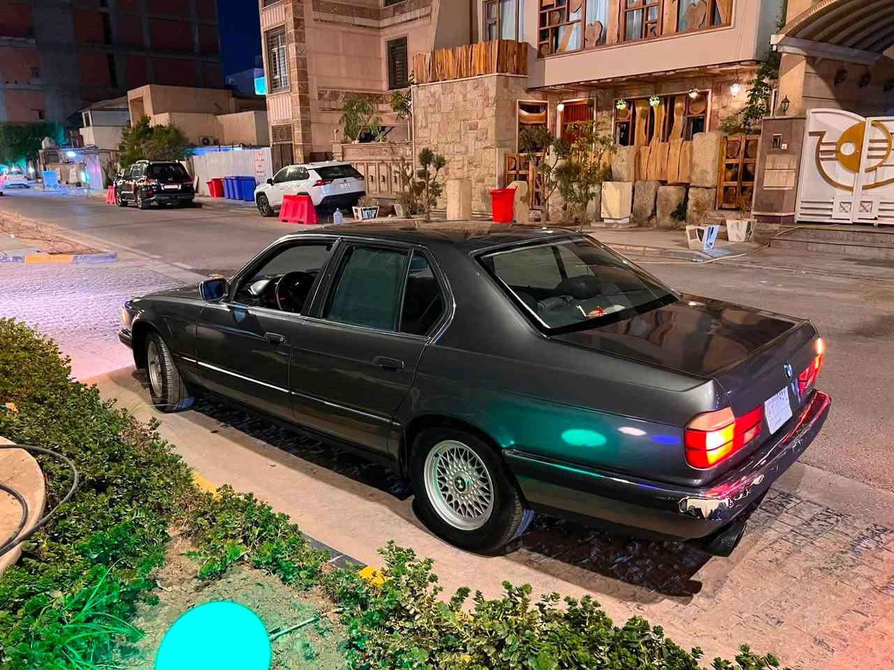 للبيع BMW 1990 🔥بدون حادث 
مصبوغه عام للجماليه وصبغ مرتب 
السياره غرفتها حلوه 
تبريد يحتاجله صيانه بي ليك 
السعر 45 وبيها مجال

مكان السياره اليرموك 
***********
