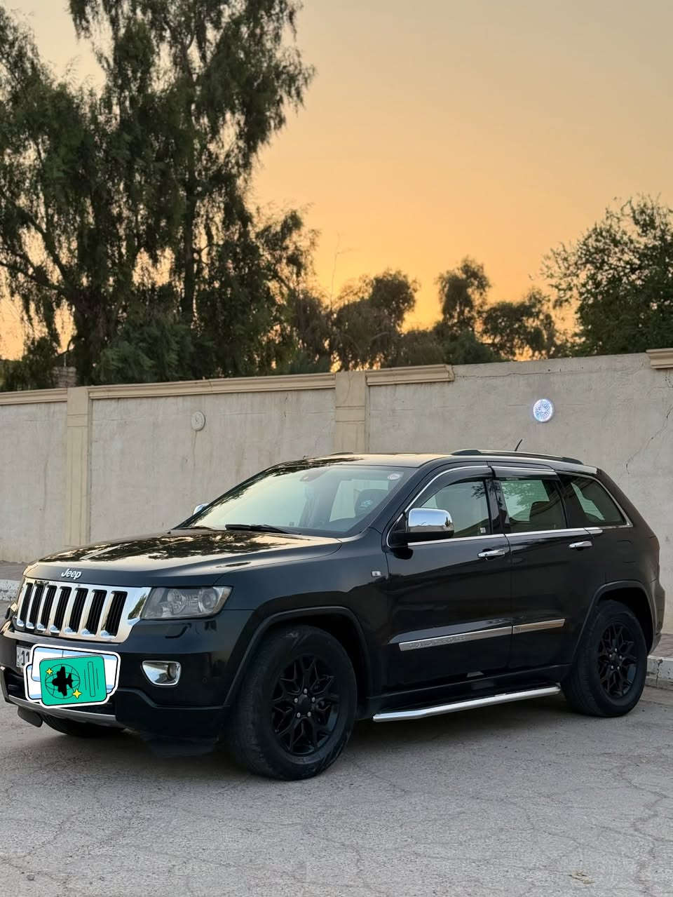 للبيع | Jeep Grand Cherokee Limited 2013 خليجي 🇮🇶
✨ لاريدو  Limited فل مواصفات
🚙 دبل (4×4)
📍 خليجي
📊 الممشى: 140 ألف كم فقط

المواصفات:

* بصمة تشغيل
* سقف بانوراما
* تدفئة للمقاعد الأمامية والخلفيه
* تدفئة للمقود (ستيرن)
* 4 وسائد هوائية (Airbags)
* حساسات أمامية وخلفية
* جنطة كهرباء
* دواسات جانبية
* إنارة LED

حالة السيارة:
✅ المكينة مكفولة
✅ الكير مكفول
✅ الهيكل بدون صبغ (يوجد فقط أماكن بارد حسب تقرير الفحص)
✅ تقرير فحص موجود
✅ السيارة نظيفة جداً وجاهزة للاستخدام

ملاحظة:

* الفورويل (4×4) ملغي.
* يوجد نقص بحجرات الصالنصة فقط.

💰 السعر: 163 دولار قابل للتفاوض بالمعقول بعد المعاينة.

للاستفسار ***********
