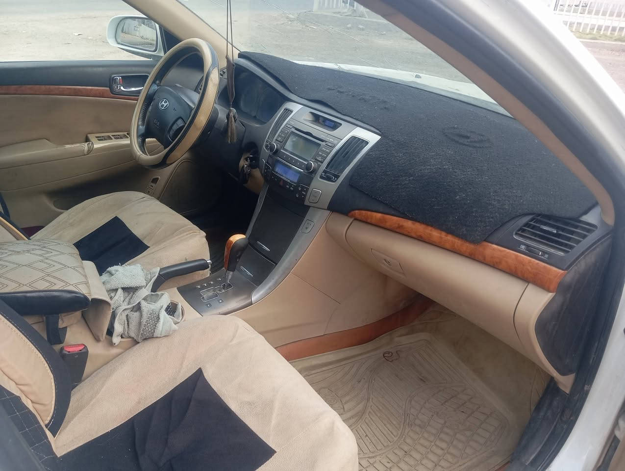 اسلام عليكم سوناتا للبيع موديل 9 فول مواصفات لمتد رقم بغداد بسمي فتحه سلايت روف تحكم 
ستيرن جهتين مثبت دمام خلفي سرعه تبريد لمس بيانو ثلج حداديه جيده محرك سته سلندر مكان سياره بغداد الأمين الثانيه الشراي يتصل عله الرقم ***********  مكلف بل نشر
