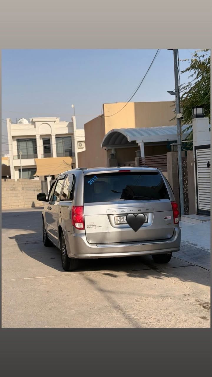 سلام عليكم…كوردى …عربي
دوج كرڤان موديل 2017 فول مواسه فات 
تبريد مركه زى
ده رگا كاره با سنوق كاره با
سه ياره كه شه غاله 
كوشن جلد كوشنى سايه ق كاره بايه 
هه ر6شه ش ..جامه كه ى كاره بايه 2جامى پيشه وه اوتويه
سى پارچه ى سبوغه دوو چاملغى دواوه له كه ل ده رگاى لاى سكن دواوه ..دوو ده رگاى لاى. سايه ق به بيلاد گوراوه 
مكينه شه ش پستون  حجمى مكينه 3600
گير وو مكينه به شه رت نكراوه ته وه 
118 هه زار روشته وه // ره قه م سليمانيه
شوين كه ركوك …نرخى 143 و مجالي تيايه
ژماره ى موبايل***********. /////. ***********

دوج كرفان موديل 2017 فول مواصفات 
تبريد ثلاث قطع سياحي
كشن السايق كهرباء
كشنات قلاب 
ابواب كهرباء جهتين ..جنطه كهرباء 
تشغيل عن بعد
تحكم ستيرن امامي و خلفي 
سته 6// جامات كهرباء
كشن جلد // تحكم بالابواب والصندوق بالسقف 
تبريد و تدفيئه منفصله يمين ويسار وكذلك الخلفي
داخل اسود مع بيجي 
تحكم بصرف الوقود Eco
وارد كندي حادثها باب السايق و خلف سايق بدلت بيلادي
اثنين جاملغ ورا صبغ و باب سكن السكة صبغ ..
يعني ثلاث قطعه صبع و اثنين بدلت بيلادي
تخم تاير حداديه جديدة تبريد مكينة گير خير من الله شغل و اطلع….//118 الف ماشي …سعر 143 و بي مجال 
رقم موبايل *********** /// *********** كركوك, العراق
