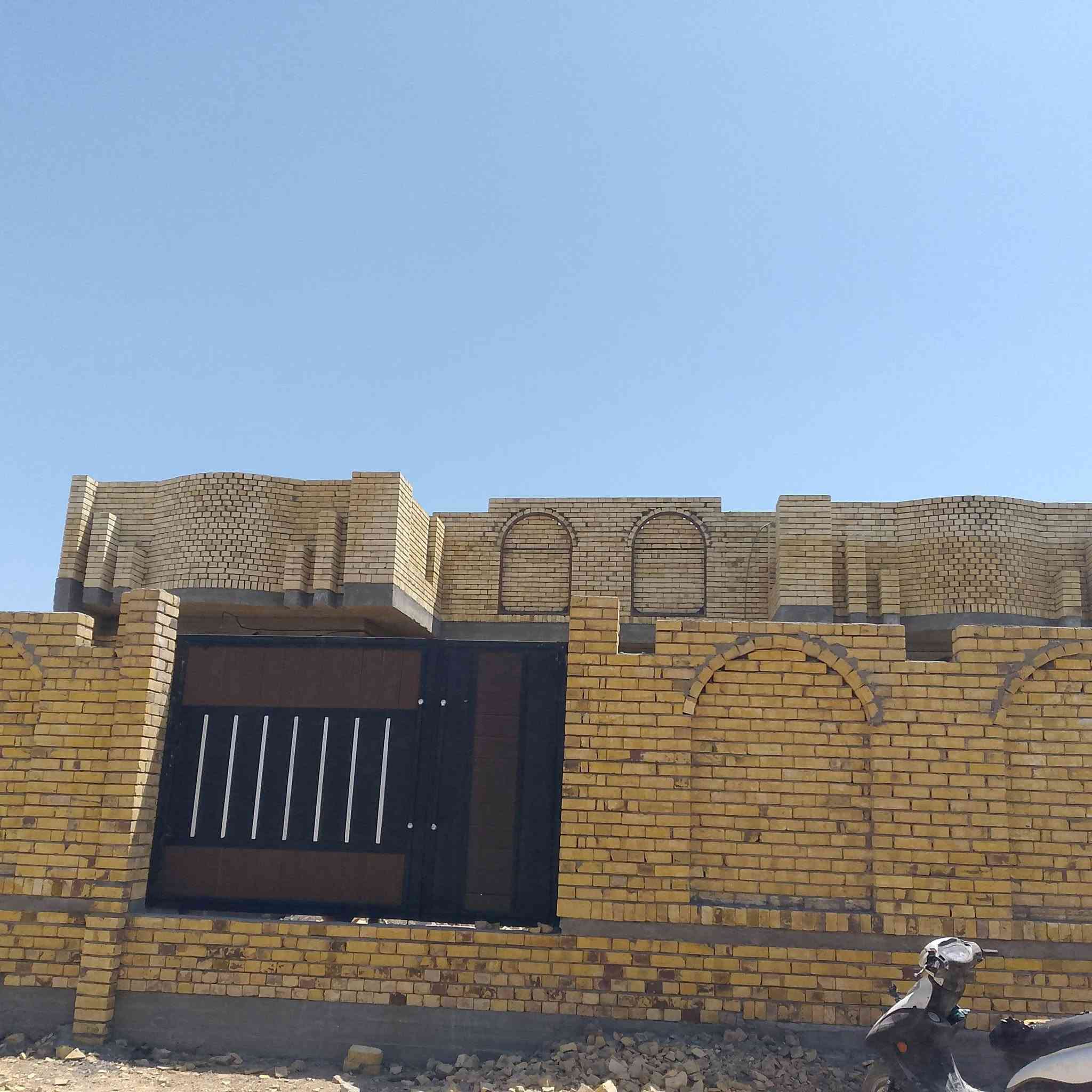 بيت للبيع زراعي على شارع ابو الماش
خلف بيت حطيبه  نبيع جاهز السعر  90مليون وبي مجال 
المساحه 300متر الاستفسار على رقم ***********
