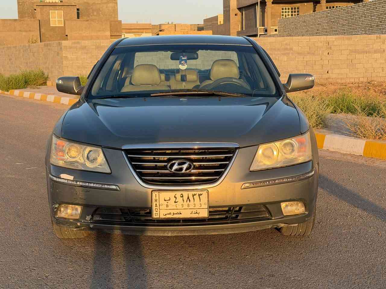 السلام عليكم ورحمة الله وبركاته
سوناتا 2009 وارد امريكي 
حادثها من امريكا الجاملغ عكس السايق 
السيارة بيها صبغ حزام وحاليا بيها جراد مثل ما موضح بالصور 
وبيها صدرها ٥٠ بالمية عمره 
محركها كيرها تمام ان شاء الله 
صورها موضحه امامكم 
سعرها ٨٥ ورقه وبيها مجال بسيط 
رقم الهاتف : ***********
                  ***********
