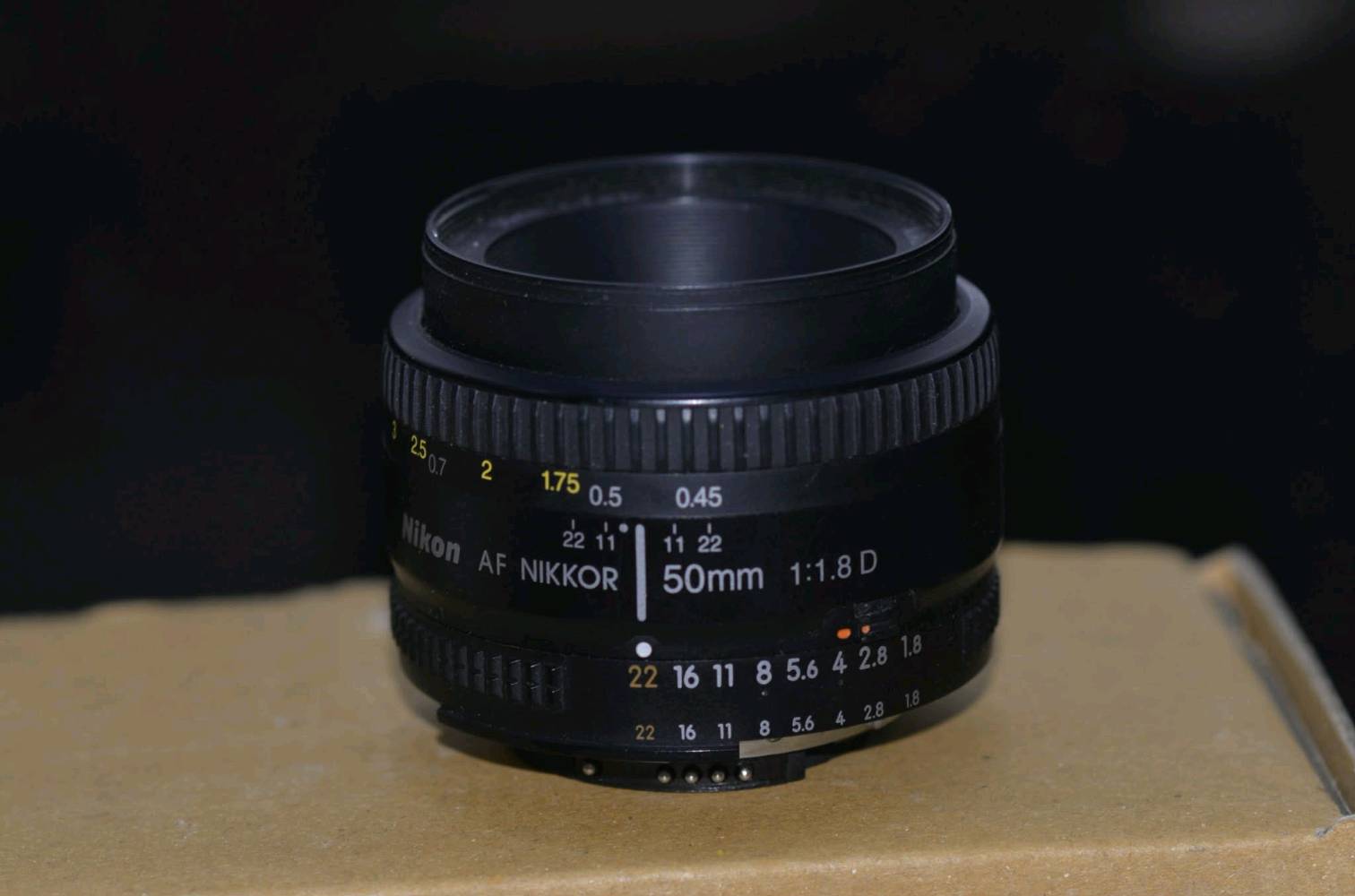 610 Nikon  (فل فريم)
​حالة الكاميرا: (نظيفة جداً / بدون خدوش أو عيوب)
​عدد الشتر: (75 الف)
​🔹 العدسات المرفقة مع الكاميرا:
​عدسة 50mm 1:8f  و عدسة 85mm 1:8f
​عدس
​🔹 الملحقات:
​بطارية أصلية.
​حزام الكاميرا (الستراب).
​​💰 السعر: (اذا فقط البدي 650 مع عدسة 50mm  واذا مع العدستين ف السعر يكون 1مليون 📍 المكان : الديوانية 
📞 للتواصل: (***********)
​الكاميرا مكفولة ومشروطة، وتكدر تفحصها وتجربها براحتك قبل الشراء.