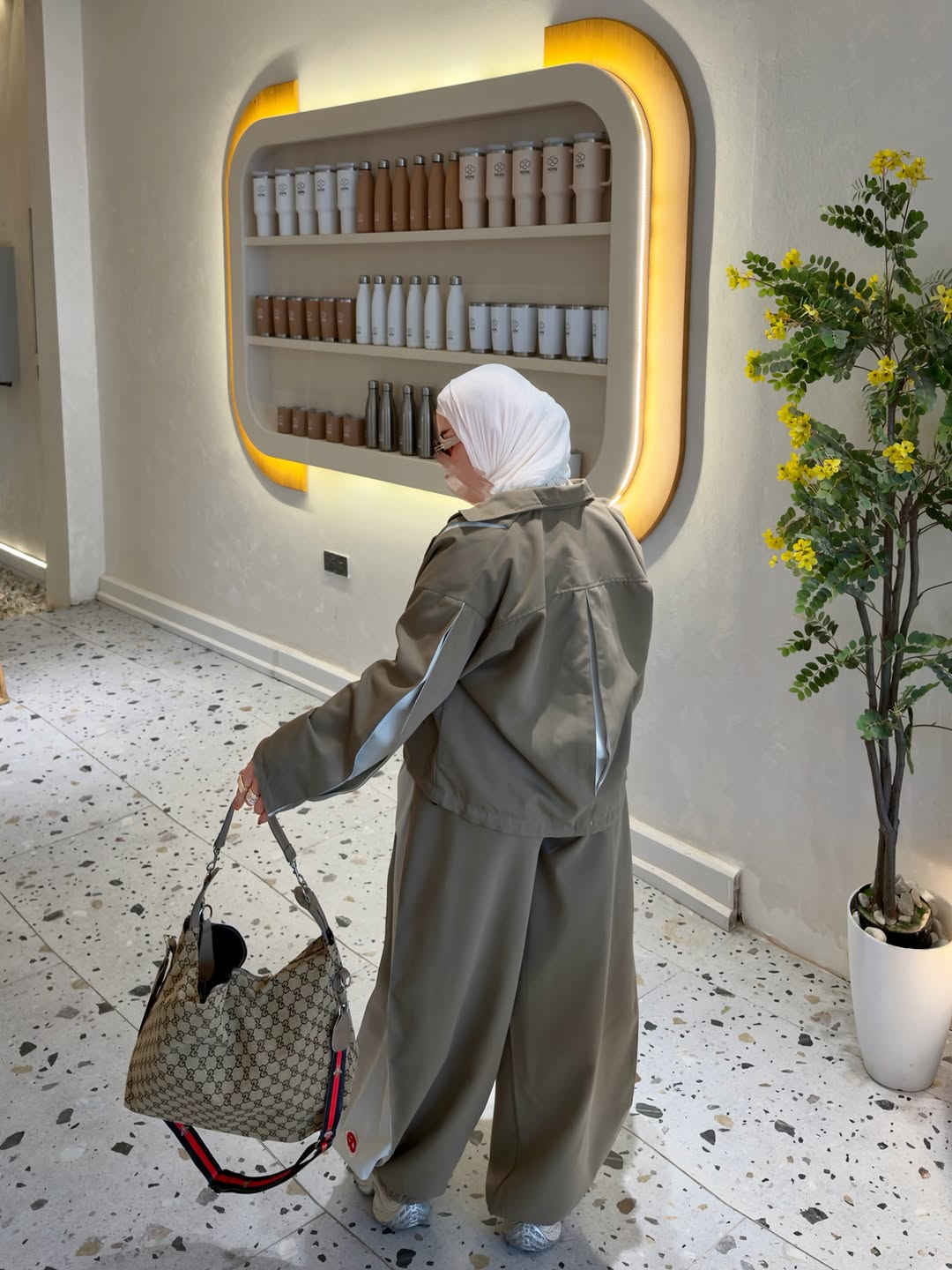 New Autumn Collection🎃🍁🍂🤎✨🧡🍑

وصل حديثآ😍✨
سوت فخم وراقي جداااا بجميع تفاصيله (الخامة تناسق الألوان والتصميم ✨🍂🍁😍)

كوالتي عالي جداااا 

البليزر مبطن من الداخل بنظام الأوڤر سايز مناسب للمحجبات 

الكيلوت واسع وفضفاض كمر مرتفع 

اللون ألأسود مطعم باللون الأورنج الساحر🍑🧡🥭

اللون الخاكي مطعم باللون الأوف وايت 

التيشيرت متوفر بمجموعة ألوان 

الحقيبة الفخمة والراقية جدااااا متوفرة بعدد محدود 😍✨🍁🎃

العدد محدود 

للأستفسار يرجى مراسلة الصفحة دايركت او عبر الواتساب لطفآ🧡✨

يوجد توصيل 🚚 سريع إلى كافة أنحاء العراق 🇮🇶 

#set #explore #outfitoftheday #style #autumn
