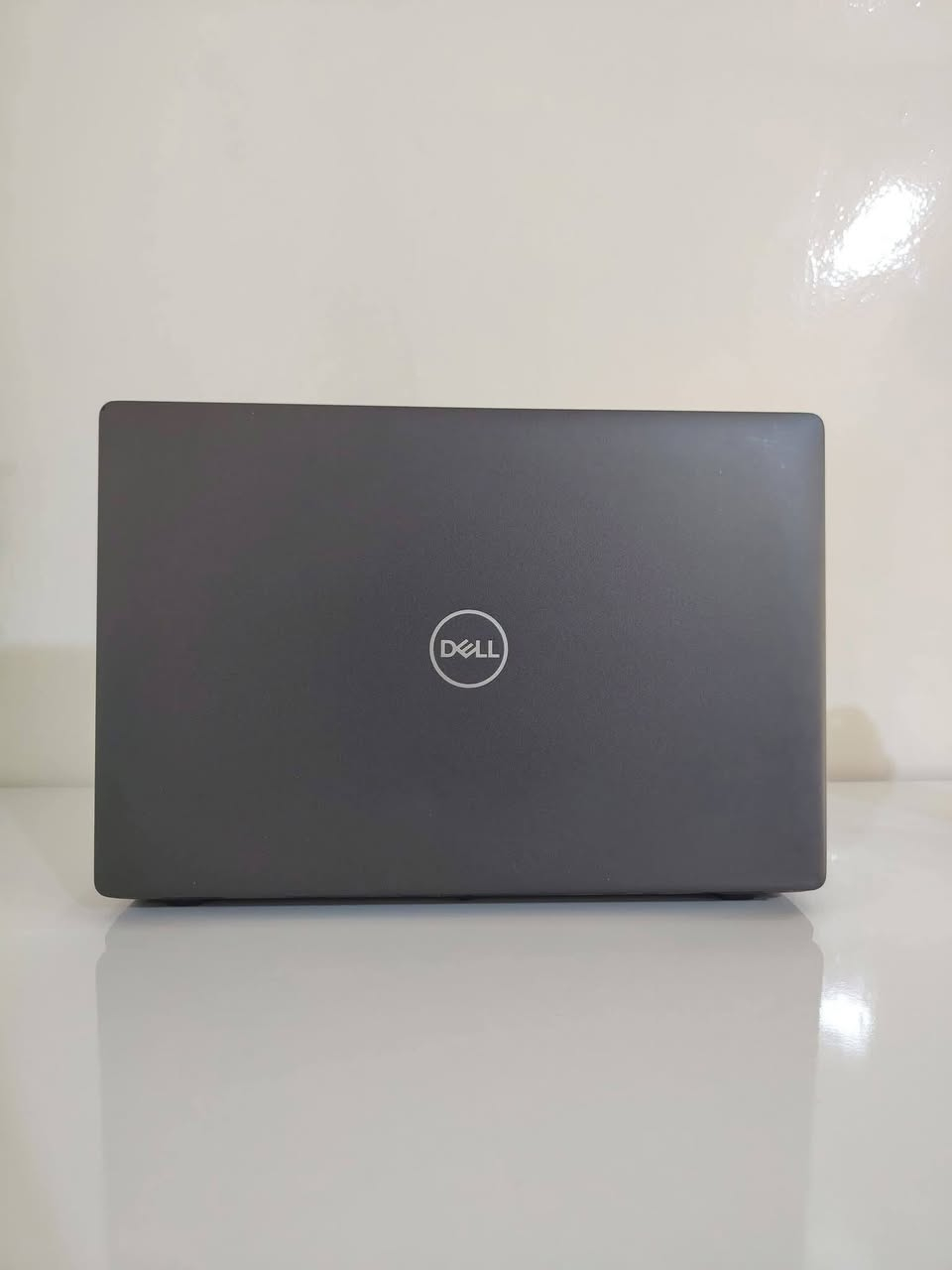 🔥 لابتوب Dell Latitude 5401 — قوة وأداء بمعالج H! 🔥

💻 المعالج: Core i7 الجيل التاسع فئة H ⚡
🚀 أداء قوي ومناسب للمهام المتعددة والاستخدام الثقيل

🧠 الرام: 8GB DDR4
💾 التخزين: 256GB SSD
🎮 كرت الشاشة: Intel UHD Graphics 630 — 4GB
🖥️ الشاشة: 14 إنج — FHD
📐 دقة 1920×1080
⌨️ كيبورد ستيكر ضوئي ✨

🎯 مناسب للطلاب، البرمجة، الأعمال المكتبية، الدراسة، التصميم الخفيف والمهام اليومية.

🎁 هدايا مجانية مع اللابتوب:
✔️ حقيبة لابتوب
✔️ شاحن أصلي
✔️ ماوس
✔️ Mouse Pad
✔️ تغليف احترافي داخل كارتون

🛡️ ضمان وخدمة:
✔️ فحص كامل قبل الإرسال
✔️ فحص الجهاز قبل الدفع والاستلام
✔️ ضمان استبدال 7 أيام ضد عيوب التصنيع
✔️ جاهز للاستخدام مباشرة

💰 السعر: 360,000 دينار عراقي فقط 🔥

🚚 التوصيل متوفر إلى جميع المحافظات

واتساب للتواصل ***********
