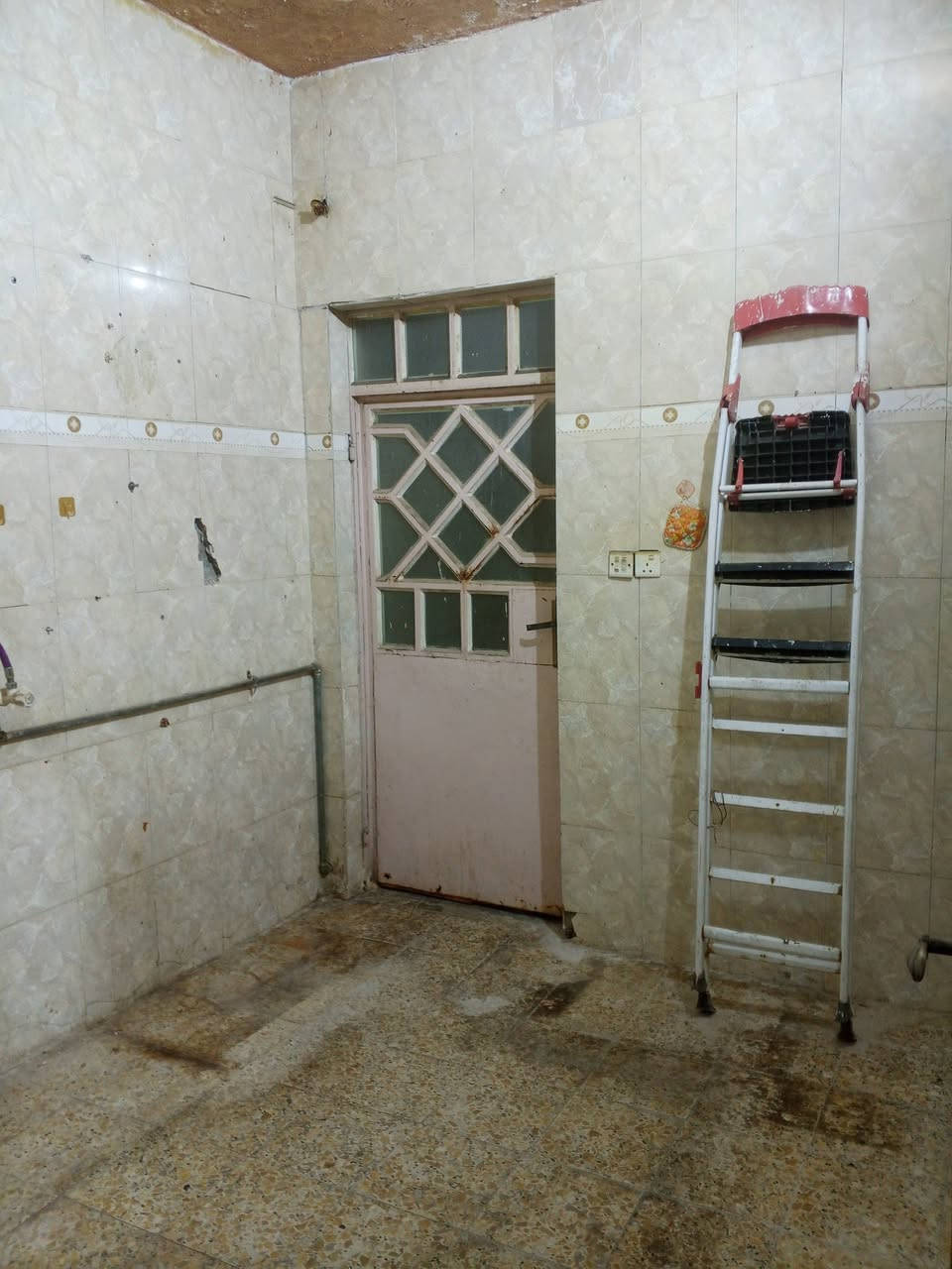 🛑🛑للأجار للأجار🛑🛑
 
الموقع /حي السلام 
المساحة /100 متر طابق ونص 
يتكون الطابق الأرضي من غرفة وصالة واستقبال وغرفة وصالة بالطابق الثاني 
للأستفسار أكثر ع الرقم التالي ***********

