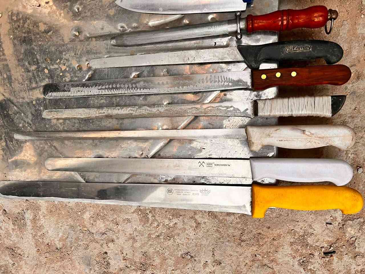 شوايه كص ٥ عيون شغاله سوريه ب١٢٥ 
وياها شيش وصونده ومنضم فقط 
سجاجين كص برازيلي والماني للبيعب٦٠ الف
سجاجين مقبلات برازيلي والماني للبيع ب ٤٠ الف
مستحد الماني ابو السهم ناعم للبيع ب٤٠ الف 
مكاني بغداد مدينه الصدر ماعندي توصيل 
***********
