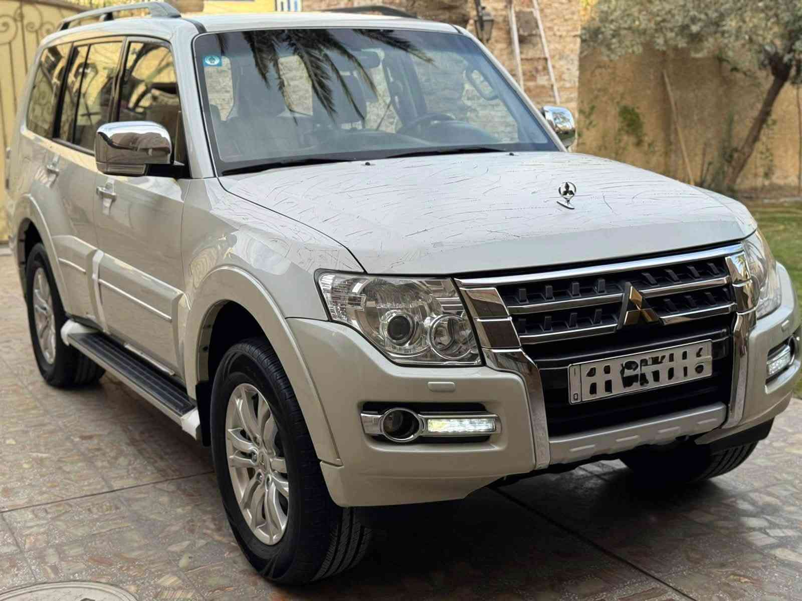 السلام عليكم
باجيرو 2020  رقم بغداد بسمي هزة وسنوية 2031
ماشية 64 الف كيلو 
حبتور فول 
مواصفات 
________________
السيارة كلش جديدة مكفولة صبغ بارد بعدها بغراض الشركة سبير وعدة ممستعمل
علامات ذهبية 
دمام خلفي
فتحة سقف
كشنات راس الارنب
كشنات جلد وكهرباء
داير ايرباك
داخل صاج 
فول تحكم ستيرن
ويل حجم 18 
مكينه 6 سلندر 3800
شاشة كبيرة
حساس خلفي 
كامرة اصلية
بلوتوث
اشارة بالمري
كشنات 7 راكب
تبريد منفصل 3 قطع
لايتات زنون
زراك لايت
لد نهاري 
مري شفط 
ثلاجة
مكفولة صبغ بارد
مكاني بغداد 
ملاحظة الفابلون كله رفعته حالياً
***********
