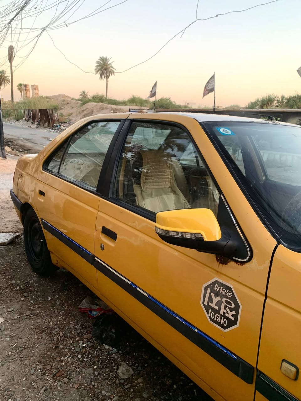 بيجو لميس 2013 گير محرك مكفول تبريد بي ليك 
كلشي جاهز بيها وكلشي مبدل بيها من ايدك للشارع مباشرة 
تخم تاير جديد صدر خلفي امامي جديد رقم أنكليزي بغداد ( 11 ) بأسمي تحويل ثاني يوم السعر 30 وبيها مجال وبالخدمة الاتصال  ( *********** ) بي واتس اب.
