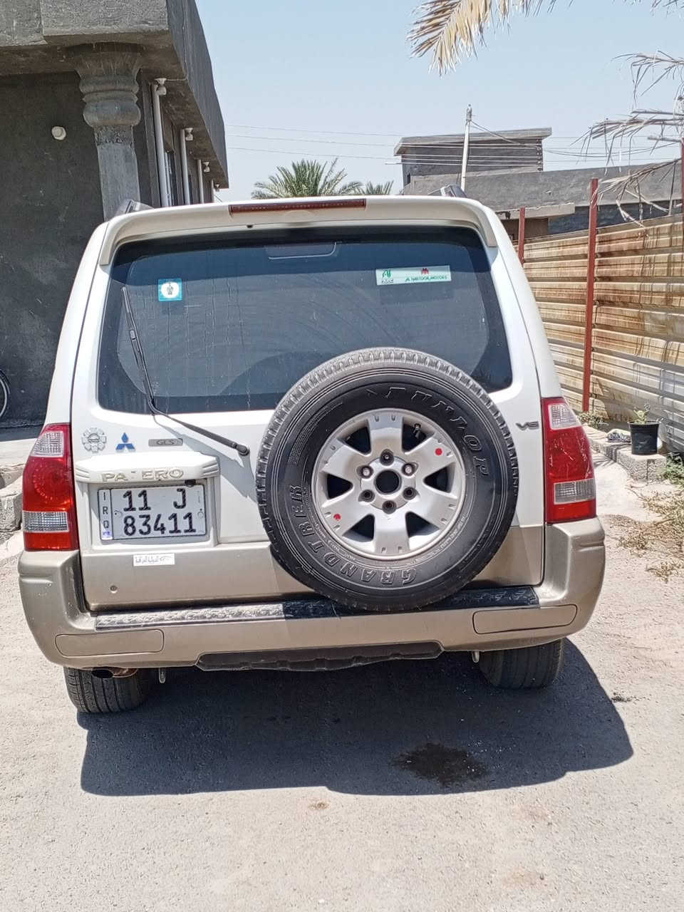 🚗 للبيع سيارة بحالة ممتازة 🚗
🔹 النوع: ____باجيرو__
🔹 الموديل: ___2006___
🔹 المحرك: ___3000___
🔹 القير: أوتوماتيك /
🔹 اللون: ___ابيض صدفي
🔹 الفحص: ____نص الجاملغ الخلفي الايمن صبغ فقط__
🔹 دواخلها نضيفه شاشه تاب او تبريد 3 قطع 

✨ السيارة نظيفة ومعتنى بها وجاهزة للاستخدام دون أي ملاحظات، إن شاء الله.

💰 السعر: _____100$_  قابل للتفاوض
📍 الموقع: _بغدادالتاجي_____
📞 للتواصل: _***********_____

لمن لديه الجدية، يرجى التواصل. بالتوفيق للجميع 🤍
