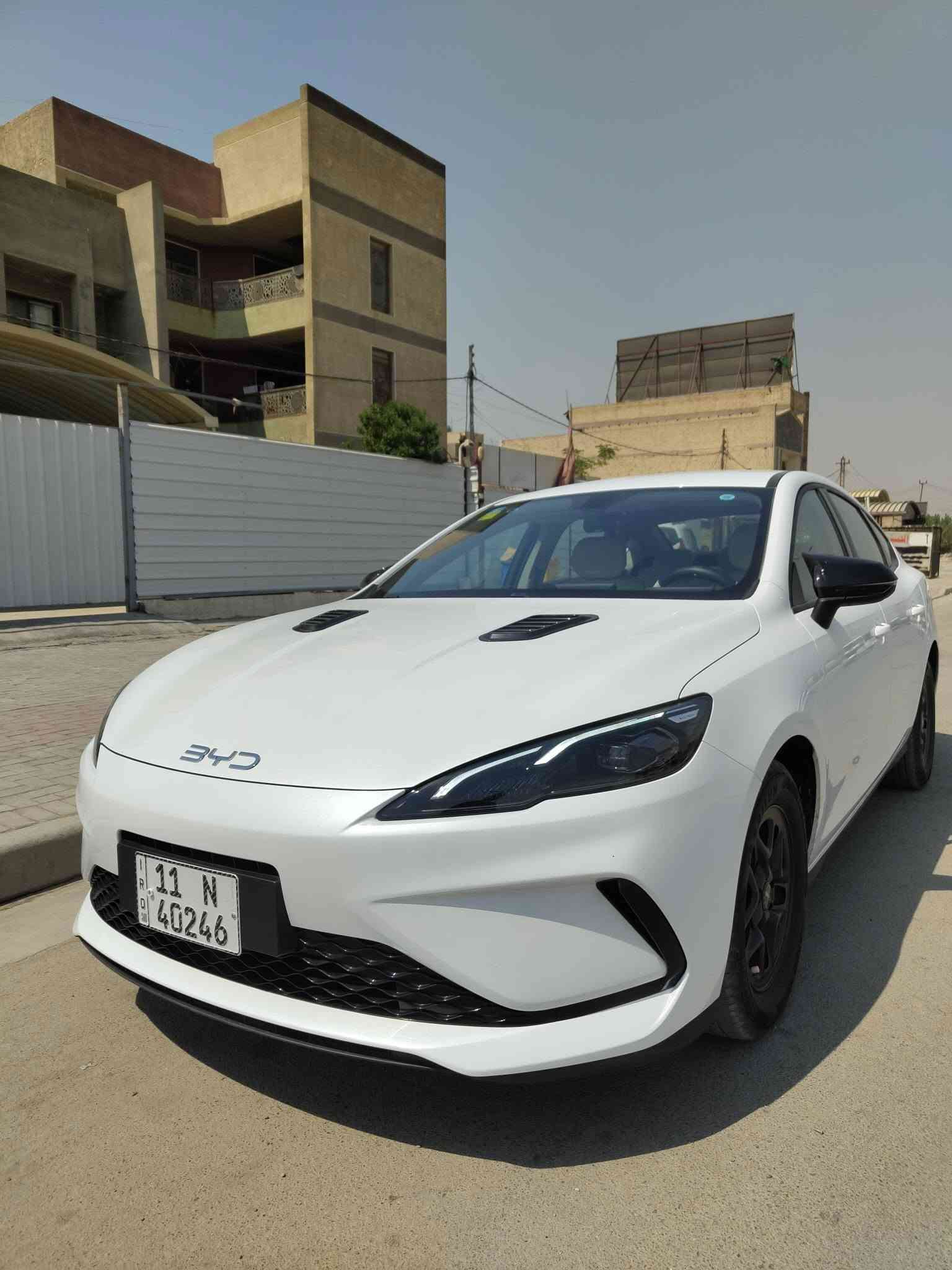 سلام عليكم 
بي واي دي سيل فايف مكفوله كفاله عامه عده رصعه اقل الاصبع بالصندوق السياره جديده 
ماشيه 18 الف الكلي 
مواصفات معروفه 
كشنات جلد 
داخل ابيض
4 وضعيات قياده 
مانع انزلاق
كير كرستال 
لايت led
تبريد قطعتين 
وضايفلها سوادات 
اوتو هولد 
مثبت سرعه 
تحكم كامل بالشاشه ومنزل جميع البرامج 
المكان/بغداد السيديه 
السعر/20300 
***********
