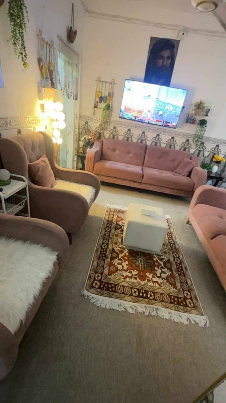 السلام عليكم...

بيت للبيع  او   مراوس.   بقطعه.  بيت طابق ونص  132  متر  خلفي  يتكون من ثلاث غرف  نوم و صالة ومطبخ 

البيت بناء طابوق سقف صب 

جنس العقار طابو ملك صرف 

العنوان... كربلاء المقدسة حي العسكري العابد  قرب السوق مقابل حديقة الودق باب البيت بوجه الحديقة خدمات كاملة تبليط شوارع ارصفة مجاري

بناء طابوق سقف صب 
موقعه بنص سوك حي العسكري العابد
مقابل حديقه الودق
طابو صرف
 باسمي

البيت جدا نظيف وكافة الخدمات
تصوير باقي تفاصيل بالخاص السعر 85الاتصال ***********
