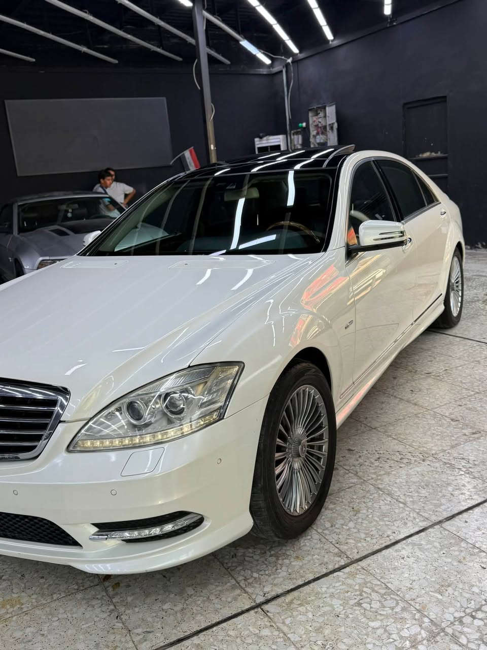 مارسيدس S550 فول موصفات 2012
خمس بردات باب طويله بانوراما 
السياره كلش جديده ماشيه 81k 
صبغ فقط دعاميه اماميه 
رقم بغداد الدولي 
مكان السياره الخضراء 
*********** 
السعر 240
