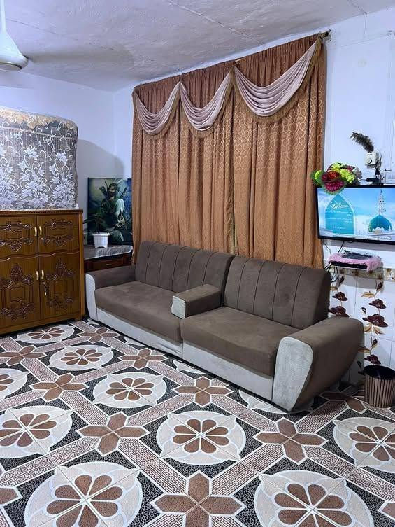 🏠 للبيع بيت سكني مميز في الحي العسكري

بيت مرتب وجاهز للسكن، بمساحة كلية 240 م²، بناء قديم ومحافظ عليه، والبيت عكادة وقطره ما يذب، مرتب ونظيف وينسكن مباشرة.

🔹 تفاصيل البيت:
• 3 غرف
• هول
• صالة
• ديوانية
• مجاري كاملة
• شارع مبلط
• خدمات متوفرة

📍 الموقع: الحي العسكري
🏫 قريب من مدرستين: ابتدائية ومتوسطة، مما يجعله مناسب جداً للعوائل.

✨ بيت عملي ومرتب، موقعه خدمي ومناسب للسكن، وتتوفر حوله الخدمات الأساسية.

📞 للجادين والاستفسار عن السعر والتفاصيل، مراسلة خاص او تصال على رقم 
***********
