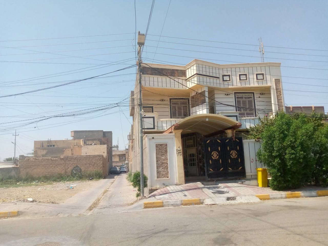 دار للبيع الرمادي حي التاميم ٨ شباط مجاور سنتر دعاء وشارع السيراميك  
المساحه ٢١٥ 
للاستفسار الاتصال على الرقم 
***********
