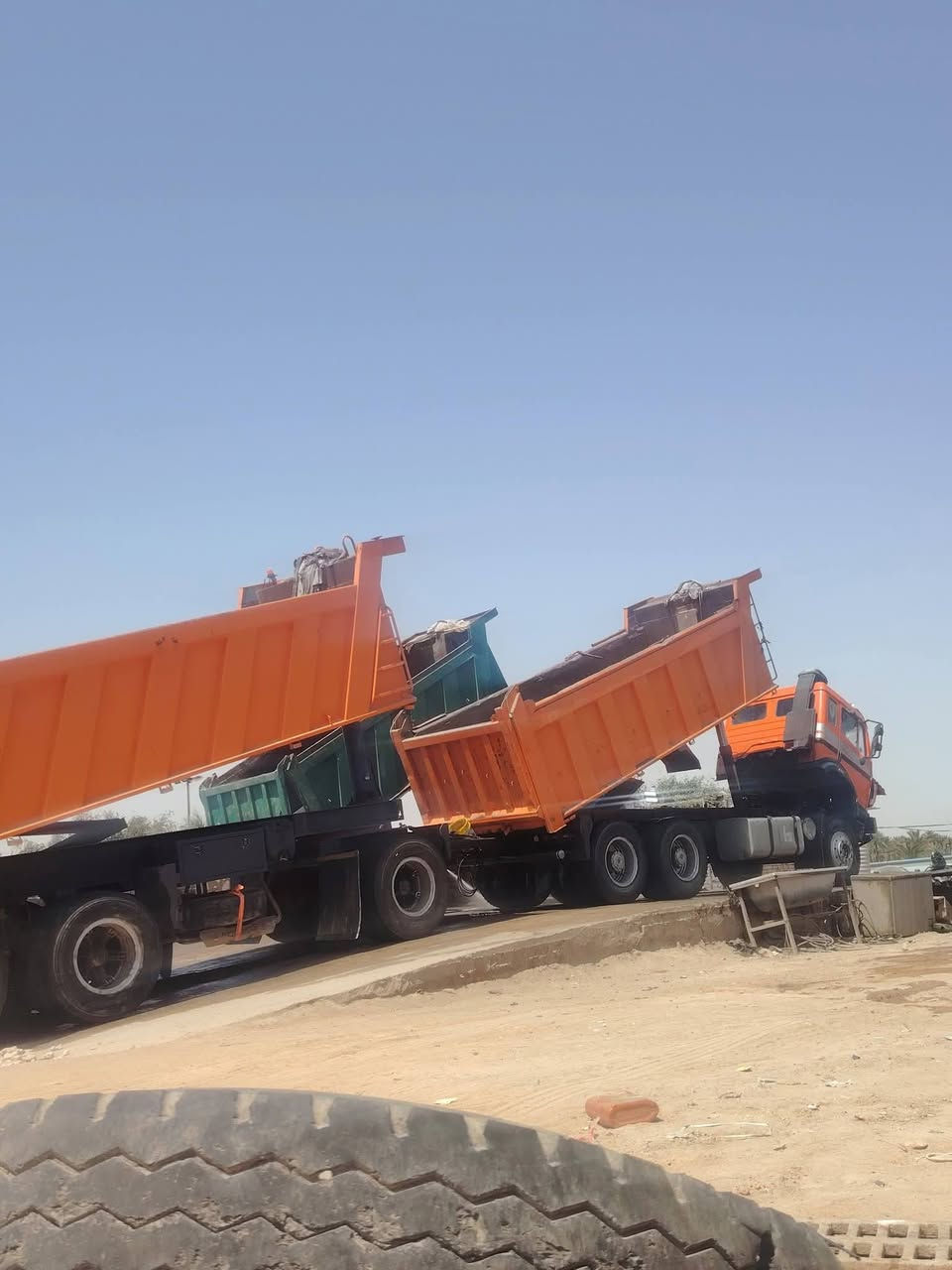 سلام عليكم سياره البيع المديل 98 مكينه44 قطره مقطوره مربوطه رقام نكليزي تخم تاير يساره نضيفه وكبل الشارع سعر خاص *********** 
سعر ست شدات وبيه مجال
