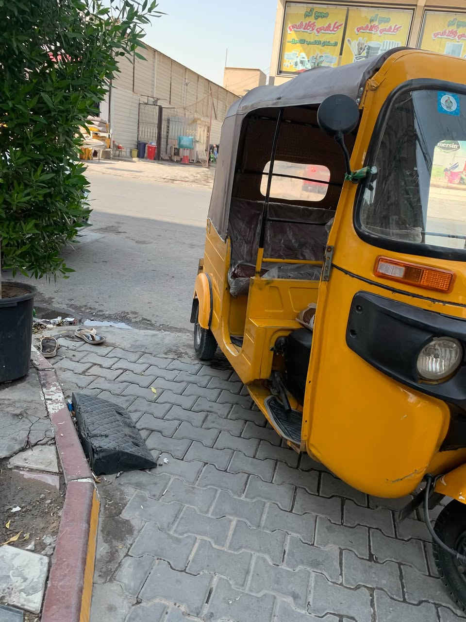 سلام عليكم تكتك لبيع 19 رقم بغداد تكتك جاهزه من كلشي عنون بغداد جديده شارع مسبح رقم (***********)
