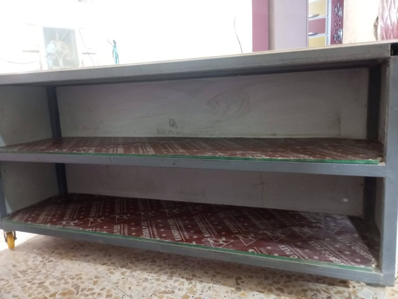 جام خانه المنيوم جديدة مستخدمة اسبوع واحد الواجهة١١٠ والارتفاع ١٠٥ والعرض ٥٠ السعر 100الف ميز تسكام شغل مرتب قياسه  الطول 180  العرض 50 الارتفاع 90 السعر 80الف المكان الناصرية الحي العسكري للاستفسار ***********
