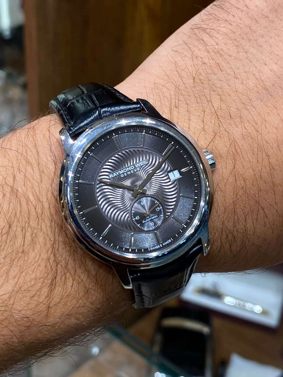 RAYMOND WEIL

MAESTRO

متوفر وكالة مستخدم كالجديد 

كامل المرفقات بدون كرنتي نظافة ‎%‎99

قطر 40

اوتوماتيك 

احتياطي الطاقة 38 ساعة 

سنتر ثواني منفصل 

ماكنه كشف 

توجد خدمة توصيل 

***********
