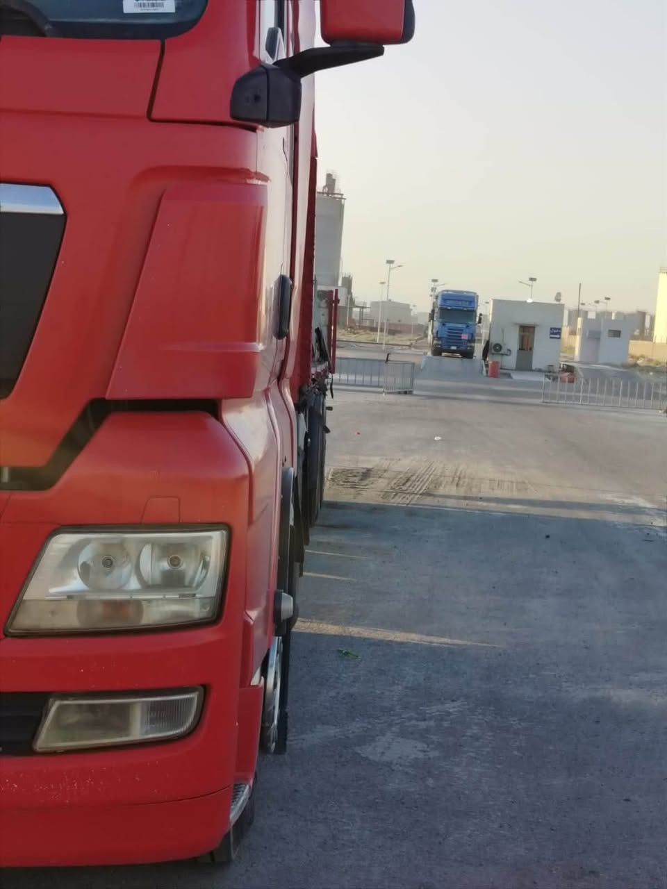 مان  2013 افلات 4 محور مسجلة 3 فول عادي
السعر 350 وبيها مجال بصيط

‭***********‬

