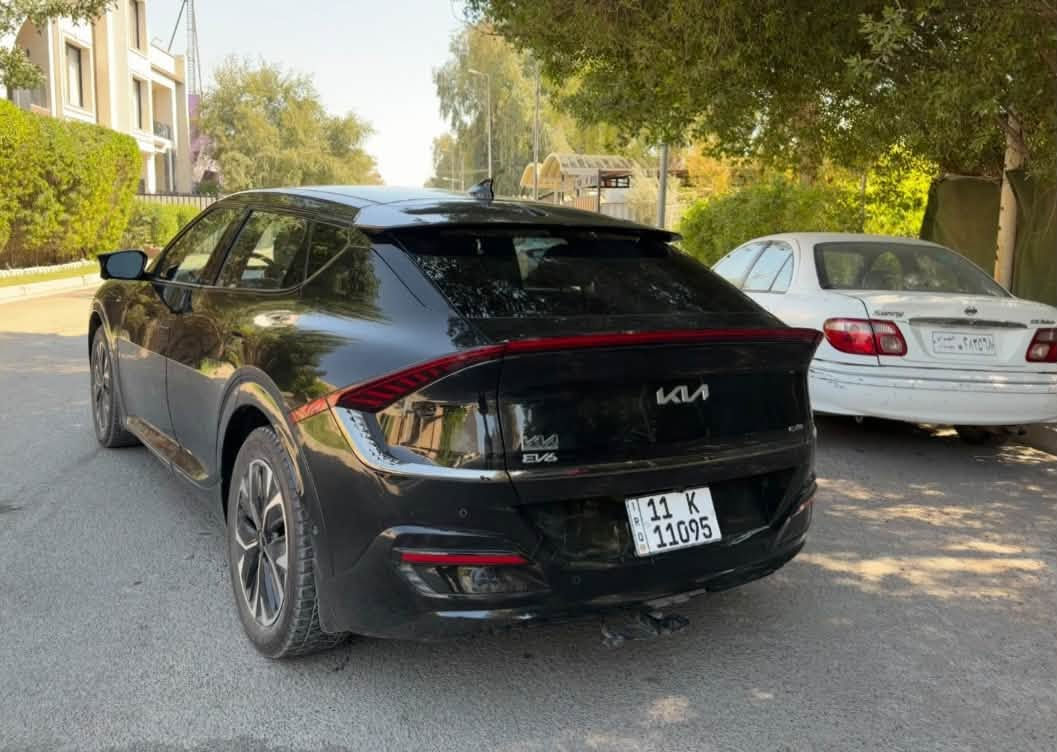 للبيع | Kia EV6 2024 ⚡️🔥
السعر: 170 وبيها مجال بسيط 
▪️ الموديل: 2024
▪️ كهربائية بالكامل ⚡️
▪️ دبل ماطور AWD
▪️ المدى: يصل إلى 600 كم 🔋
▪️ البطارية: 77.4 kWh
▪️ القوة: 320 حصان
▪️ العزم: 605 نيوتن متر
⭐️ المواصفات:
▪️ فول أوبشن
▪️ كشنات لونين
▪️ كشنات كهربائية
▪️ تدفئة وتبريد الكشنات ❄️🔥
▪️ ذاكرة كشن السائق
▪️ Head-Up Display (داته شو)
▪️ كاميرات 360 درجة
▪️ حساسات أمامية وخلفية
▪️ شاشة وسطية + شاشة عدادات رقمية
▪️ Apple CarPlay / Android Auto
▪️ شحن لاسلكي للموبايل
▪️ نظام صوت Meridian 🔊
▪️ دركسون مدفأ
▪️ مثبت سرعة متكيف
▪️ Blind Spot
▪️ دخول وتشغيل بدون مفتاح
▪️ إضاءة LED
▪️ مرايا كهربائية
⚡️ سيارة كهربائية فخمة، دبل ماطور، فول مواصفات
السياره بدون دواخل 
السعر 170 
مكان السياره بغداد حي الجامعه 
                   📞للتواصل :
*********** او ***********
