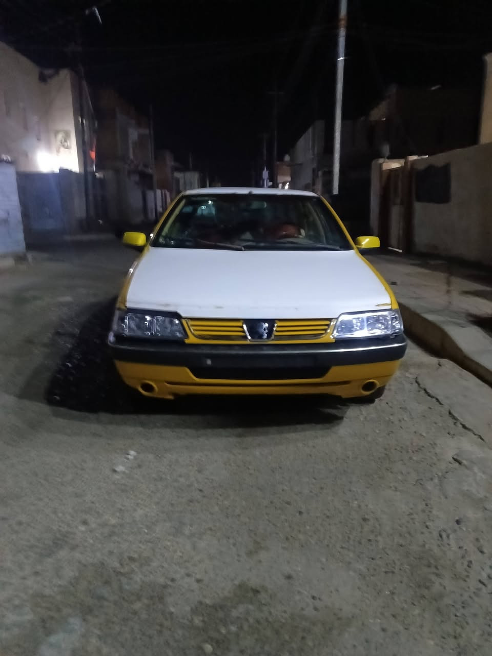 سلام عليكم سياره بيجو اكد 2016.  دشبول وعالي سنويه جديده رقم نكليزي بس عله ستلام الوحات رقم بصره.   سياره بيه نواقص وحادث خلفي ومصلح  تبريد شغال مكينه كير مكفولات ***********.         سعر 20قفل
