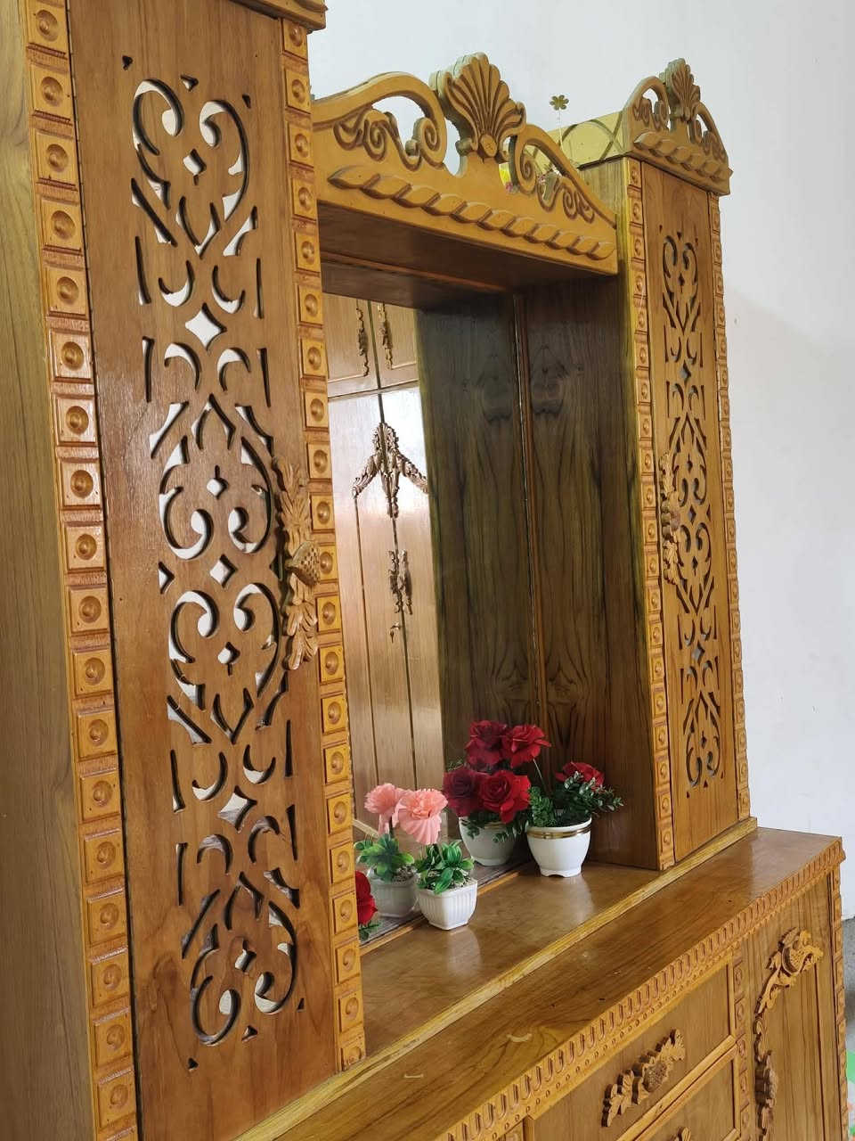 غرفه نوم للبيع مستخدمه شي قليل سعرر خابرني وتدلل أو مايكون خاطرك ألا طيب ***********
