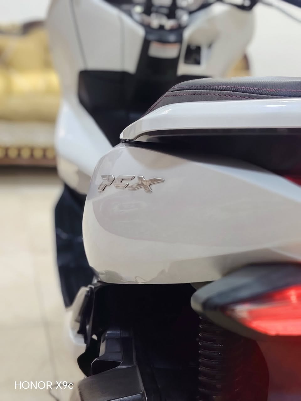 سلام عليكم  PCX جيل الثالث كوري ماشيه 19.365 
الدراجه شوفت عينكم جديده ما ملعوب بيه ببرغي 
الدراجه قبل شهر مسويله ادامه يم حسين الشبلي كلفتني 125
الدراجه مكينته 125 ناعمه خير من الله بريكات حساس ازدحام شغال
بانزين محسن دهن موتل كل 20 يوم ابدله 
السعر 16 بيه مجال حك الجيه ***********
(مراوس بسلفر ونج نضيفه) 
بغداد العبيدي
