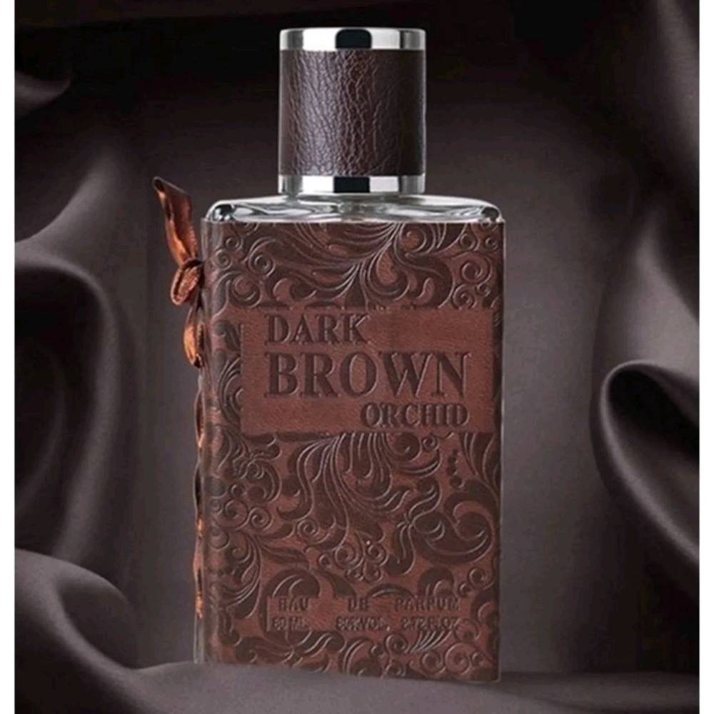 🤎  عطر دارك براون أوركيد  DARK BROWN ORCHID 🤎
       🔥عطر رجالـي أصلي🔥

يأتي عطر براون اوركيد بمجموعة مكونات ساحره لها تأثير خاص ع الحواس
هو أحد العطور الجذابه تركيبة هذا العطر جذابة ، ومتطورة ، وغامضة
 عطر مثير جدا وذو ثبات عالي عطر دارك براون أوركيد الإسم وحده يكفي لترى مدى هذه الفخامة والروعة والاناقةأناقة في إختيار الإسم ، أناقة في تركيبة العطر ، روعة وجاذبية وإثارة 🎩 ..

يفتتح عطر براون اوركيد مكوناته بالفلفل الوردي، البرتقال المر والسرو. يتضمن قلب عطر براون اوركيد كل من الزنبق ومسك الروم، اما القاعدة فتضم كل من كريمة الكستناء، الفانيلا، البتشولي والاوركيد البني.

المكونات العليا
يفتتح عطر براون اوركيد مكوناته بزهرة الايلنج، الياسمين والحمضيات؛ التي تنعشك. يمتزج كل من الزبيب الاسود و الكمأ الاسود؛ لتوفير رائحة غنية فريدة من نوعها.

المكونات الوسطى
يضم عطر براون اوركيد في قلبه كل من المكونات الخشبية، الفاكهية والوردية. توفر لك المكونات الوردية روائح منعشة ترضي الحواس. يقدم اللوتس رائحة الفواكة المغرية.


السعر 15الف وبي مجال 
🚘يوجد خدمة توصيل لجميع محافظات العراق  🚘
