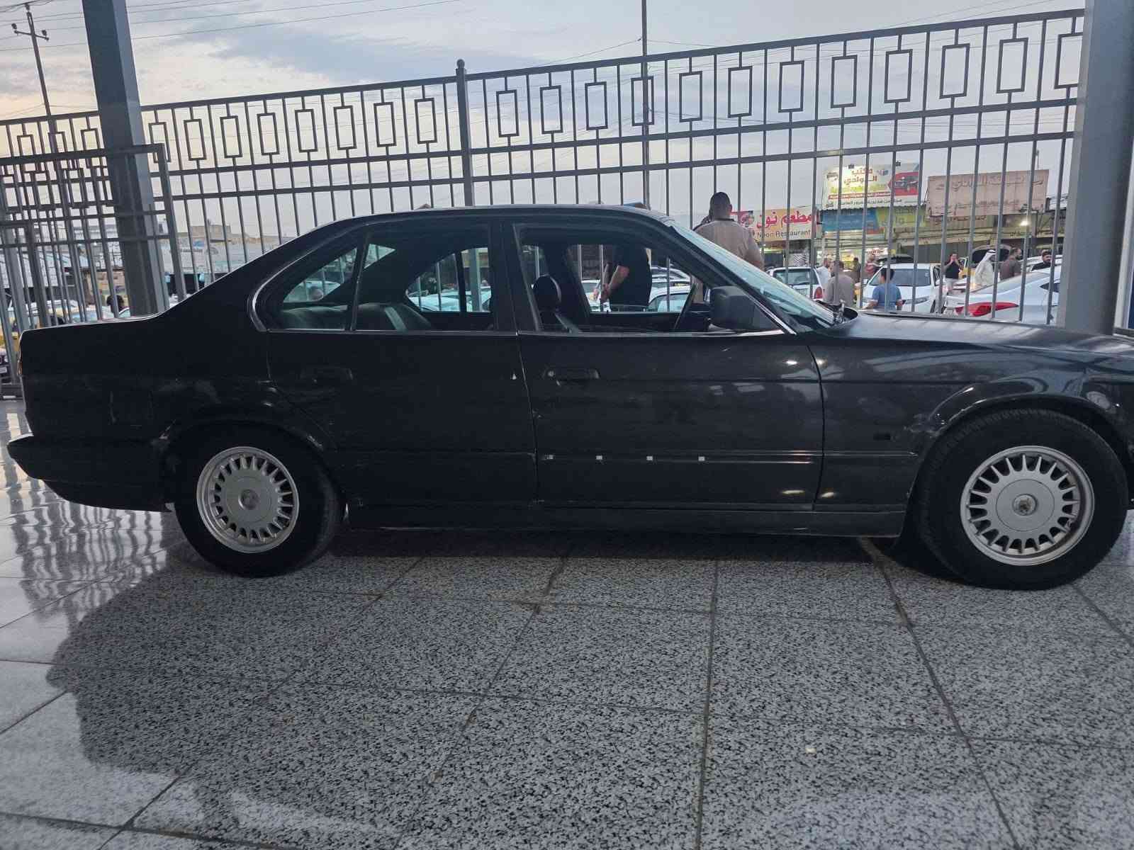 بي ام ٥٢٥ • ١٩٩٠ • جانب الايسر
