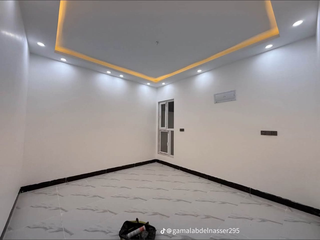 🏡🔥 دار للبيع بسعر لقطة | فرصة ذهبية للسكن والاستثمار 🔥🏡
دار مميز للبيع في حي تعليم – جمعية غرفة التجارة 📍
📐 المساحة: 120 م²
🏢 طابقين
🛏️ 4 غرف نوم
🛋️ هولين
🏠 استقبال
🚿 صحيات داخلية وخارجية
💎 الدار زيرو فول ومواصفات راقية جداً
▪️يحتوي ع منضومت كامرات وا انترنيت وا تبريد مركزي 
▪️ بورسلين
▪️ سيراميك
▪️ جبسون بورد
▪️ تشطيبات مرتبة وفخمة
▪️ماء وكهرباء درجه أولئ
⚠️التبليط وصل داخل الفرع قيد الانشاء 
💰 السعر: 86 مليون فقط
🔥 السعر جوا السوك 
📞 للاستفسار والتفاصيل:
***********  يحتوي ع واتساب
