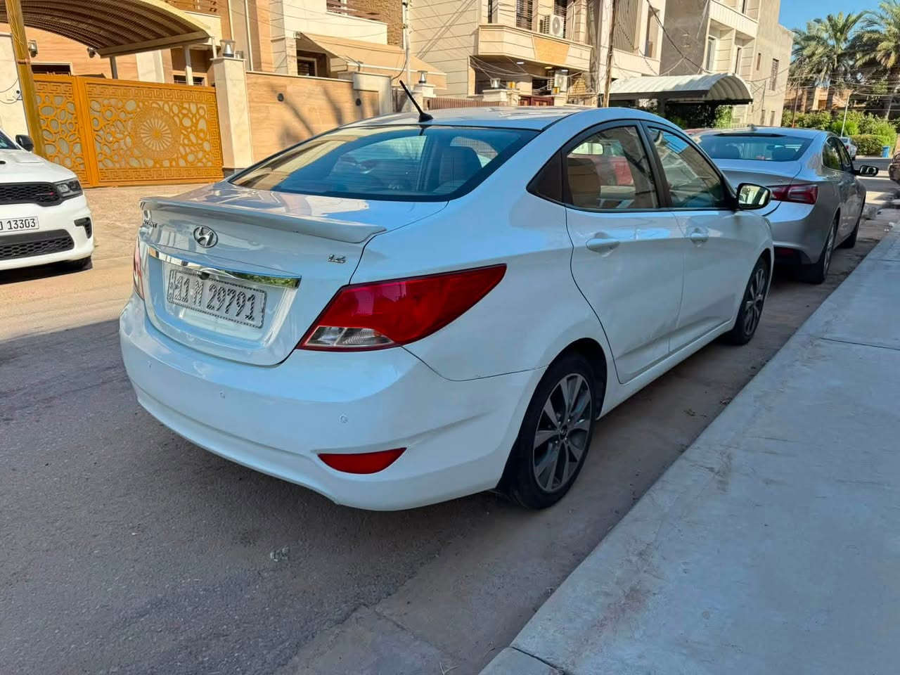 هواندي اكسنت خليجي وكاله 

رقم بغداد  انكليزي 
محرك كير تبريد بلاد ومكفولات شرط الفحص 
محرك 1600دوش 
فتحه سقف سلايت 
كاميرا 
تحكمات ستيرن 
ويل كب كروم 
داخل بيجي
مكفولة من الضرر فقط بارد مكانين وتكحيل 

ماشيه ٨٦٠٠٠ كم 

ويل كاب خمسه 

رقم بغداد الدولي سنويه باسمي 
السعر 112 ورقه وبيها مجال للجاد بالشراء
مكان السيارة بغداد الكرخ حي العدل 

للاتصال ***********
