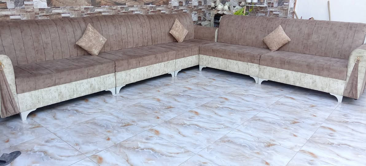 ديوان للبيع مستعجل سعره مناسب جداً للتواصل الرقم بي واتساب ***********
