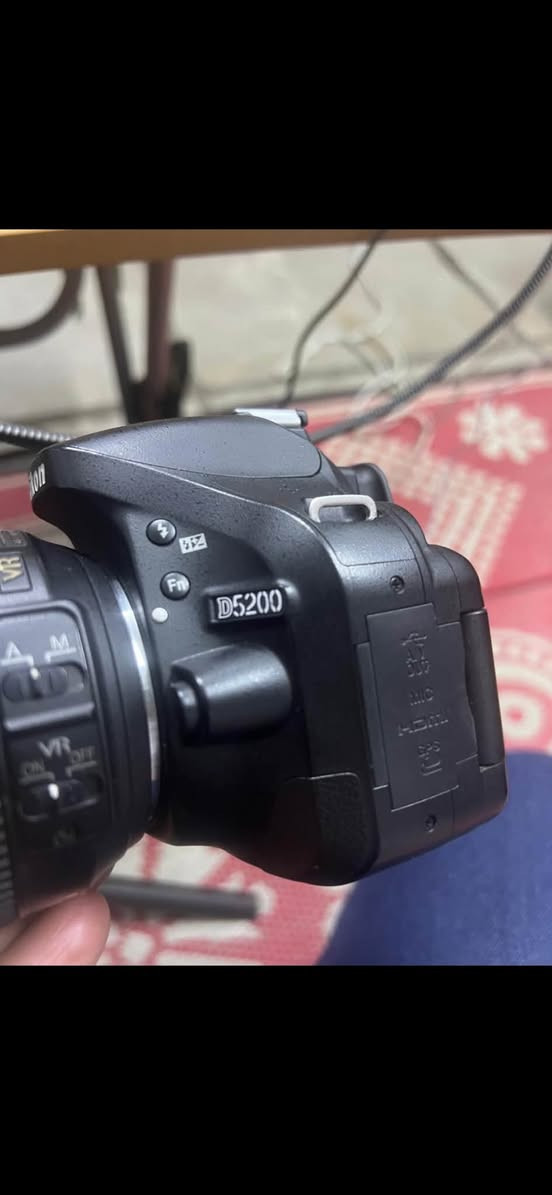 كامره نيكونb5200 نظافة فول السعر300 وبيها مجال تفيد تصوير أعراس ورياضة مكاني جسر المثل ***********
